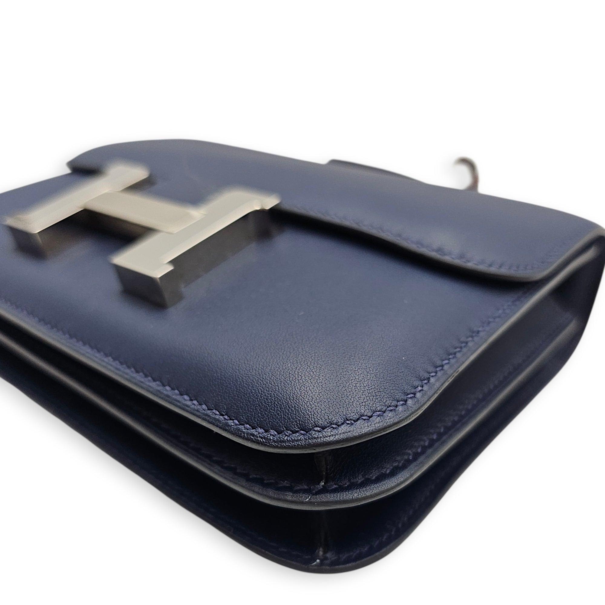 Constance 18 Blue Sapphire in Swift, Palladium hardware