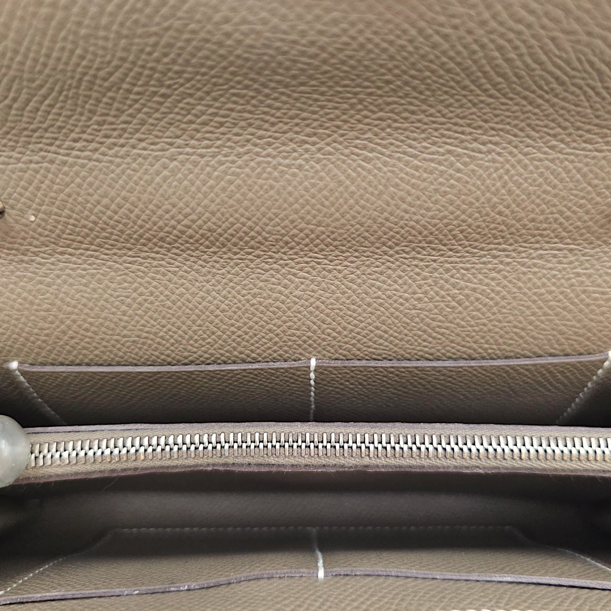 Kelly To Go Etoupe Crossbody Bag in Epsom, Palladium hardware