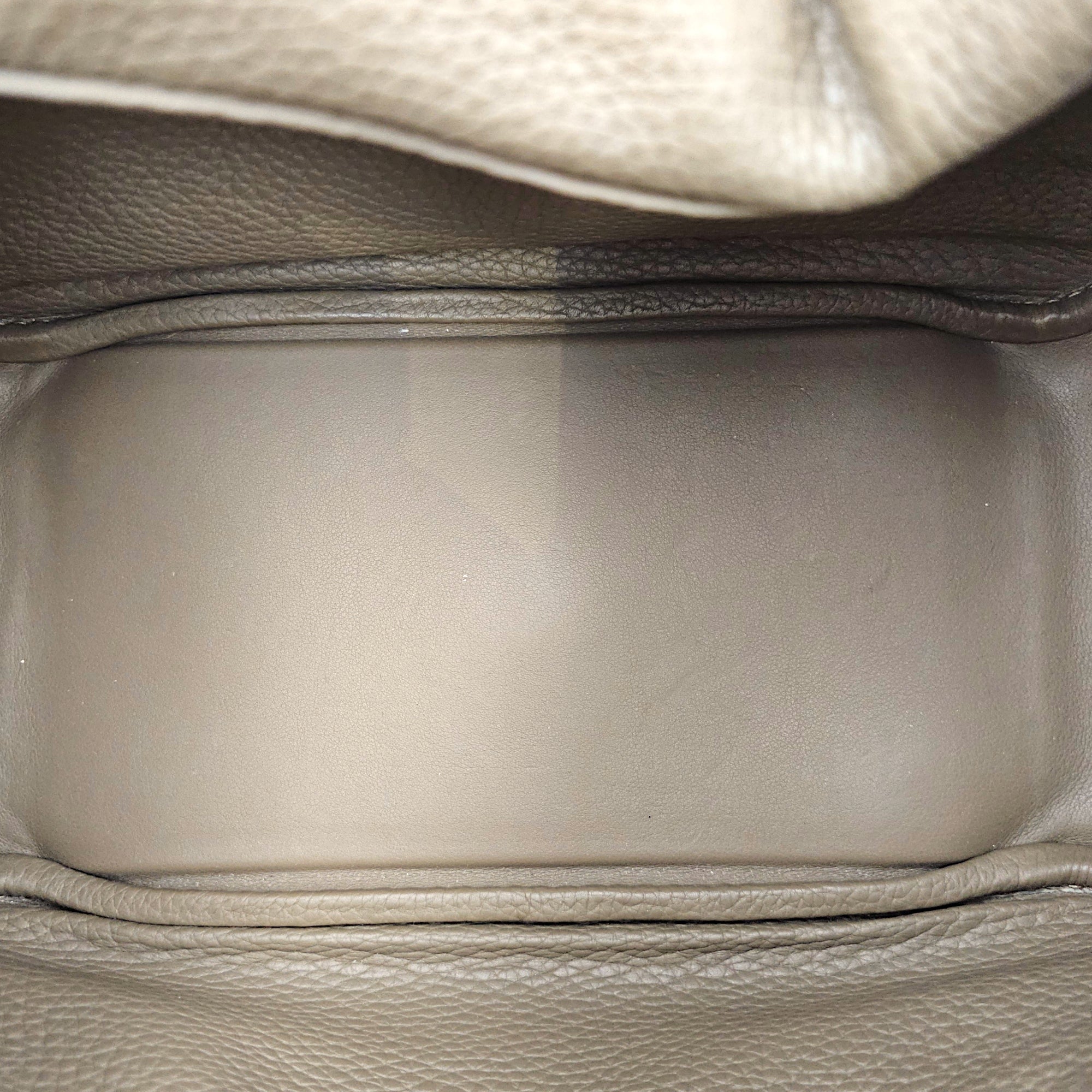 Lindy 26 Etoupe in Clemence, Gold hardware