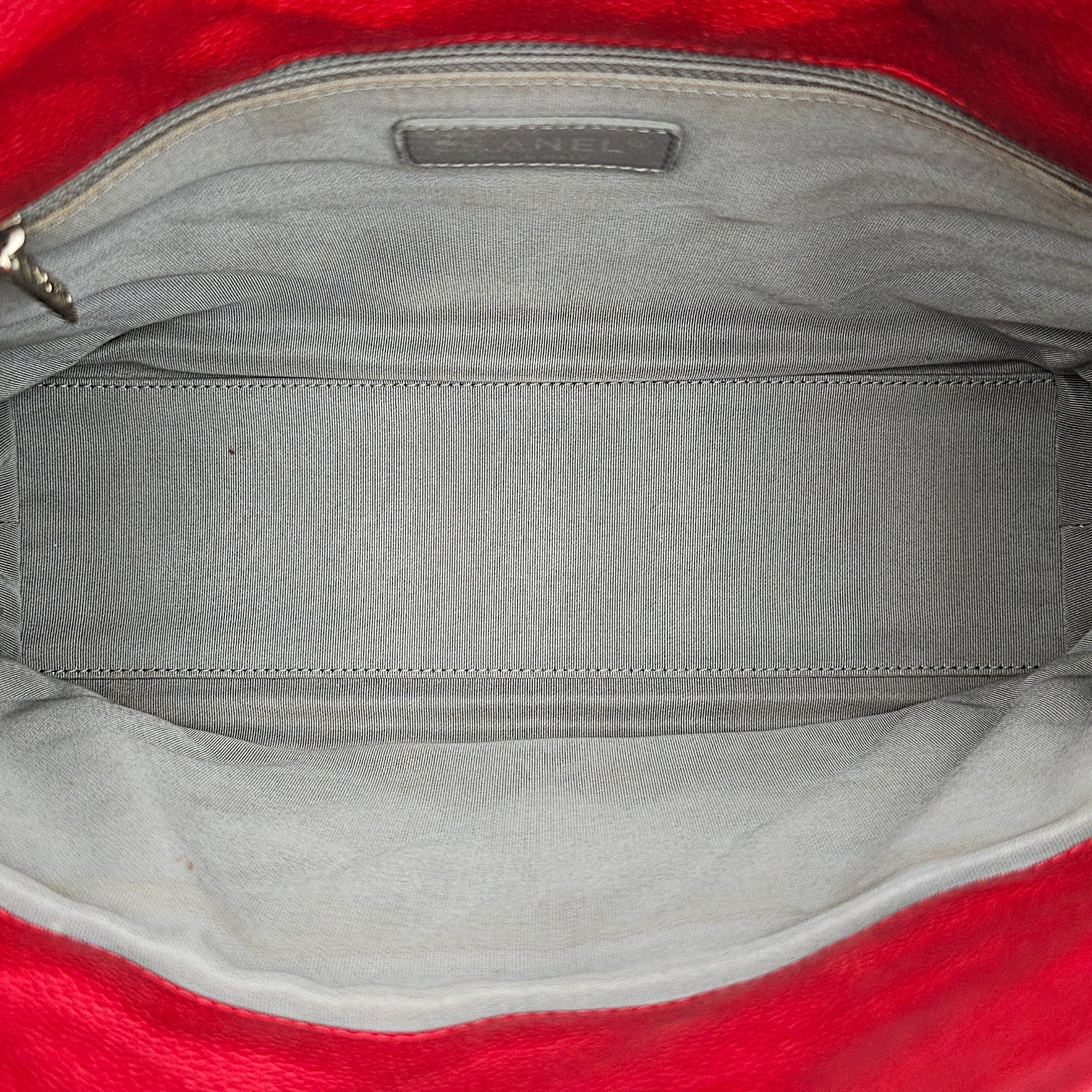 Quilted French Riviera Red Shoulder Bag in Caviar Leather, Silver hardware