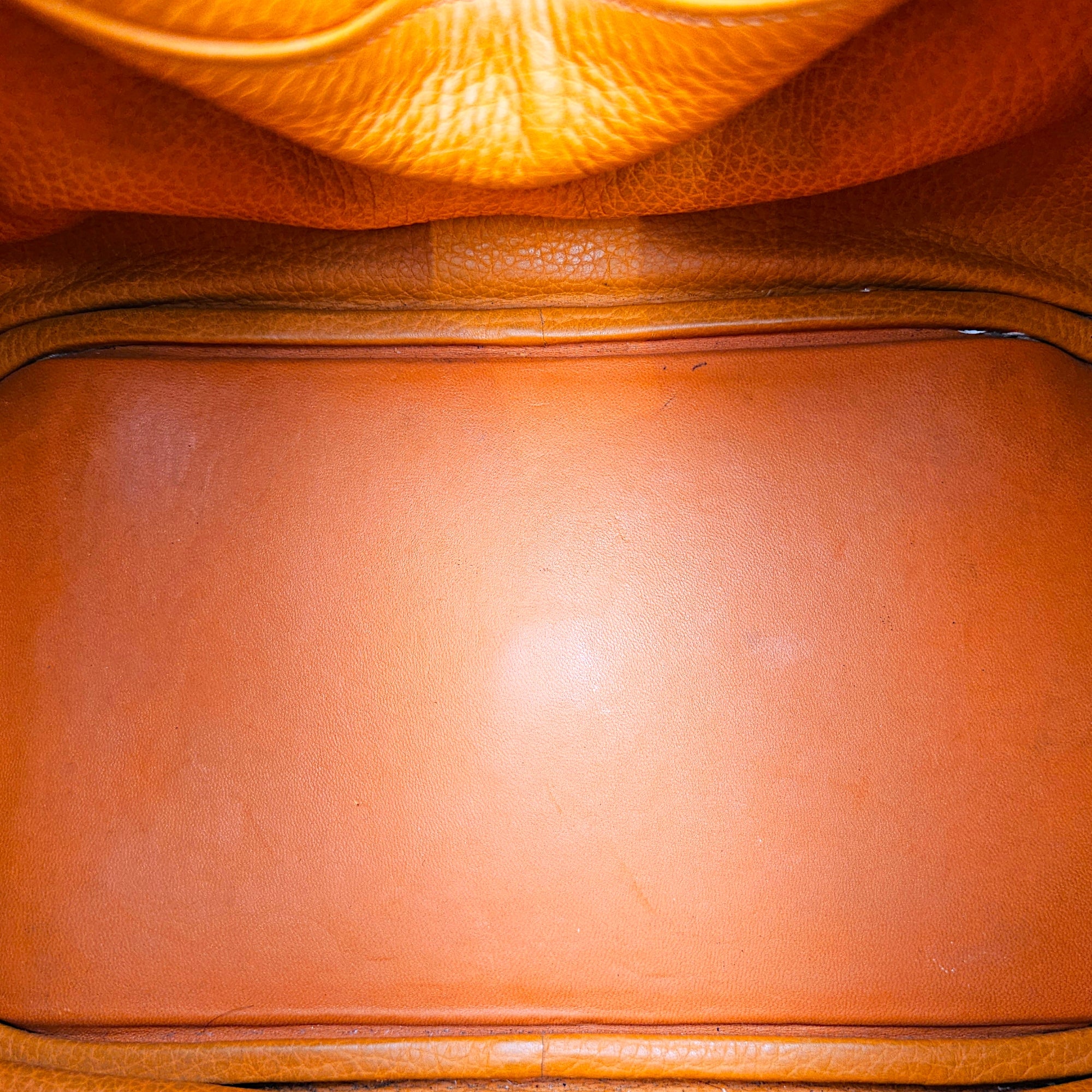 Lindy 30 Orange in Clemence, Palladium hardware