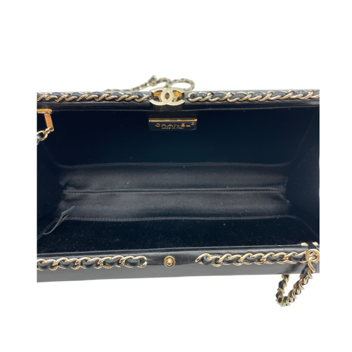 Quilted Chain Round White/Black Crossbody Bag in Lambskin, Gold hardware