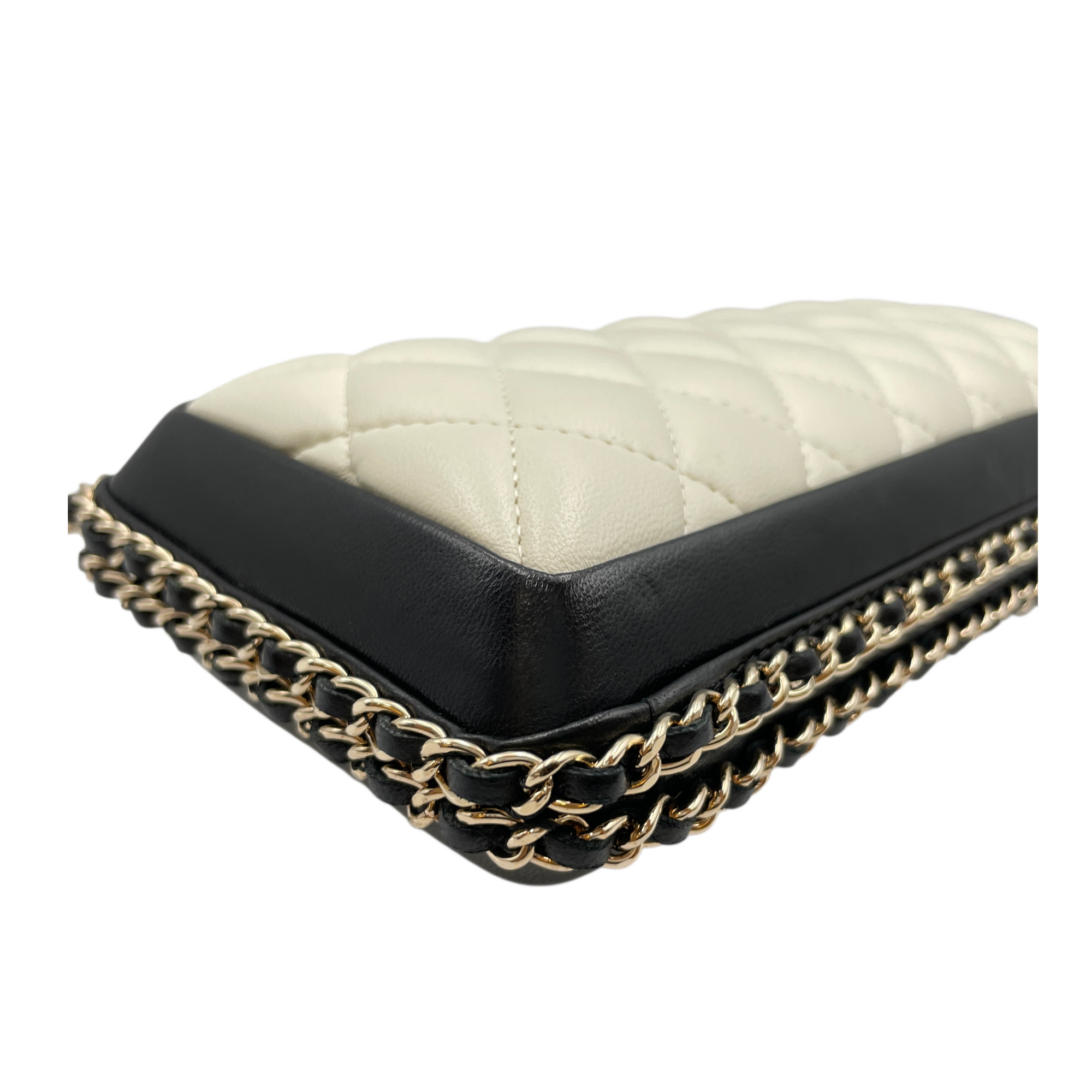 Quilted Chain Round White/Black Crossbody Bag in Lambskin, Gold hardware