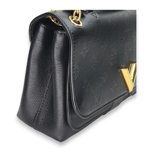 Very Chain Black Shoulder Bag in Calfskin, Gold hardware