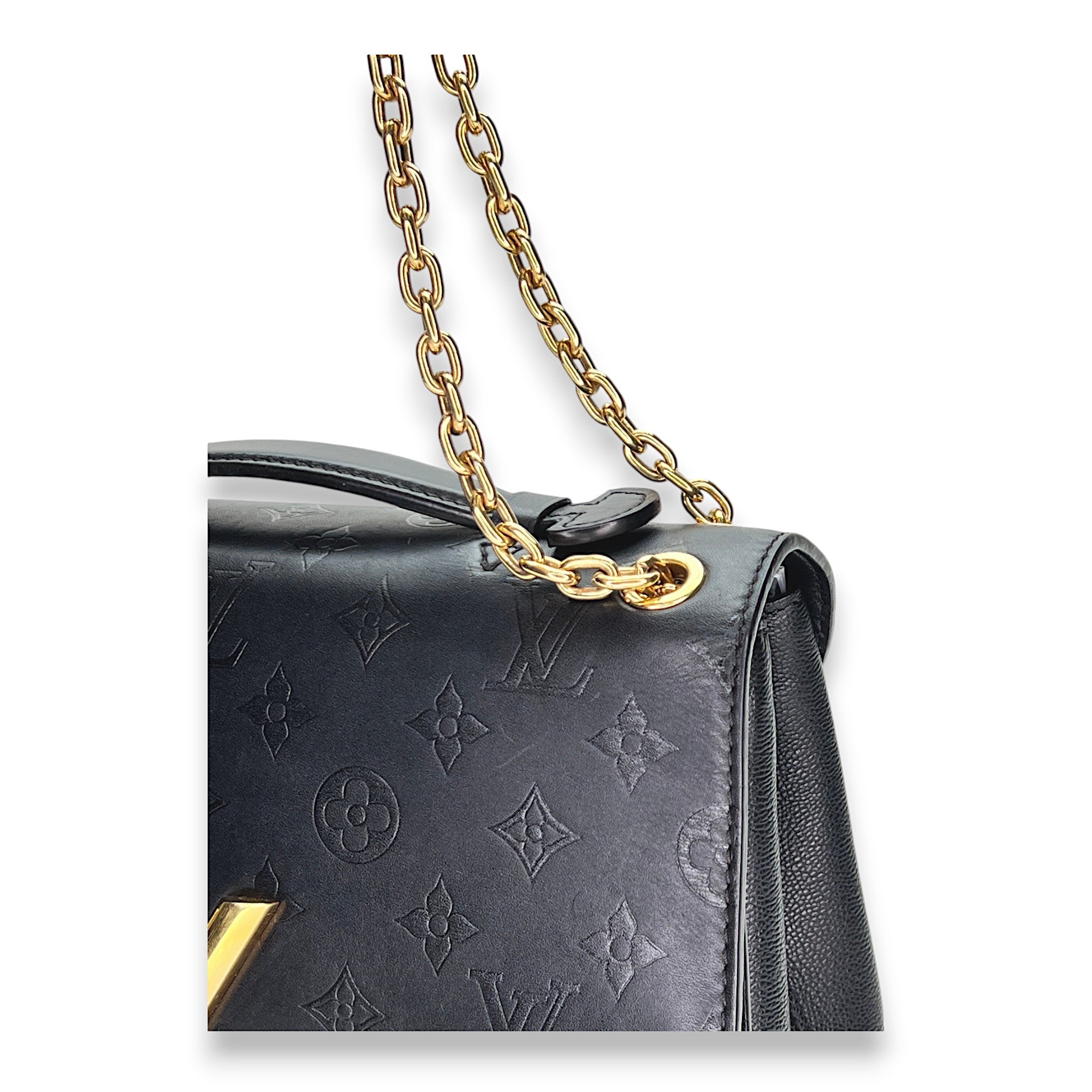 Very Chain Black Shoulder Bag in Calfskin, Gold hardware