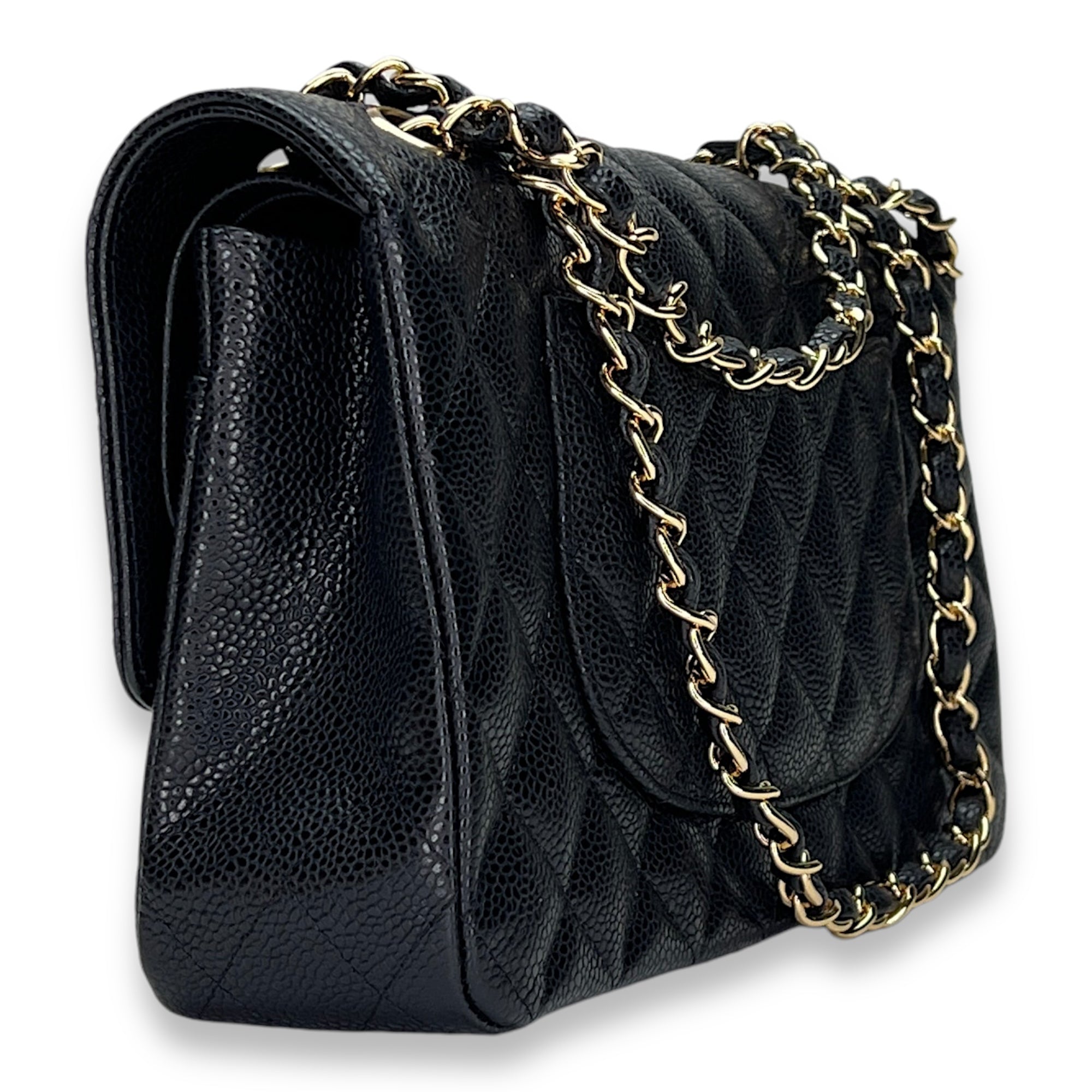 Classic Double Flap Mediun Shoulder bag in Caviar leather, Gold Hardware