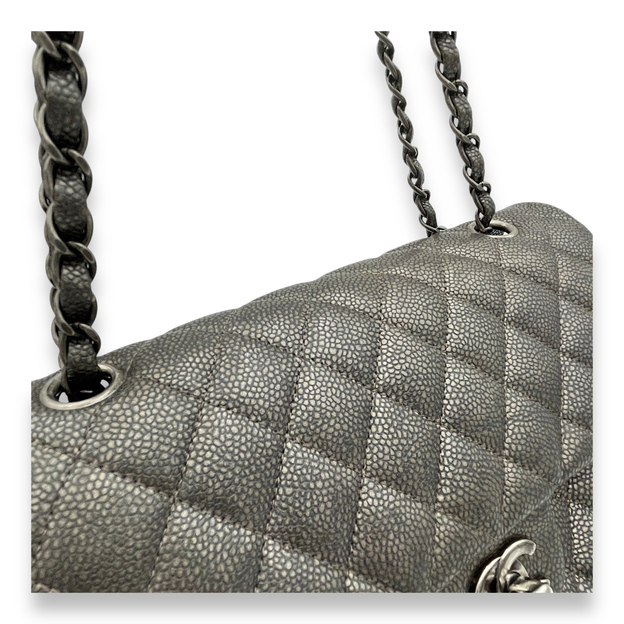 Timeless Classic Flap Medium Grey Shoulder Bag in Caviar Leather, Gunmetal hardware