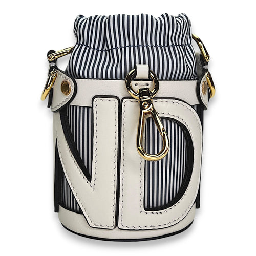 Step Out Nano White Bucket Bag in Calfskin, Gold hardware