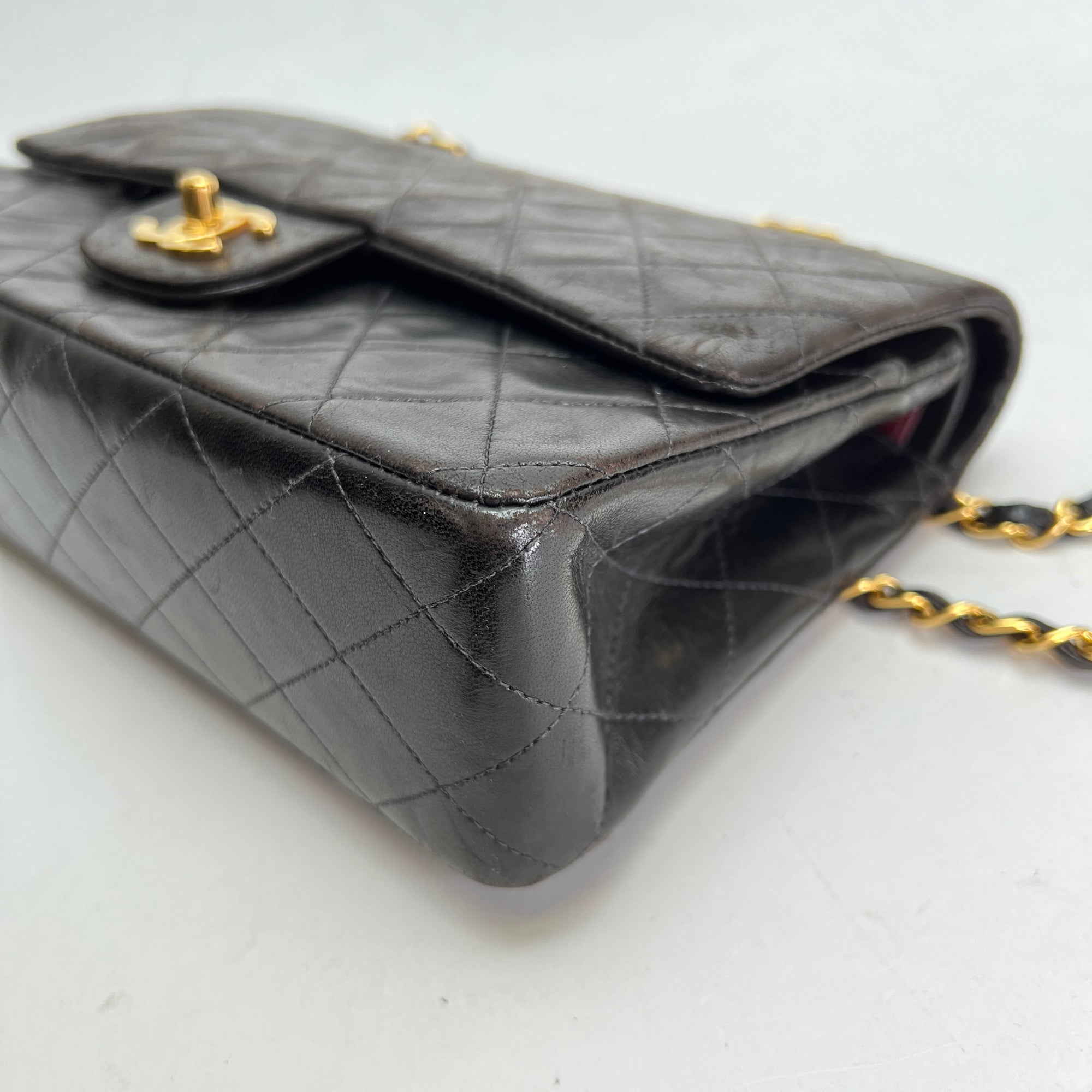 Classic Medium Vintage Shoulder Bag in Lambskin, Gold hardware