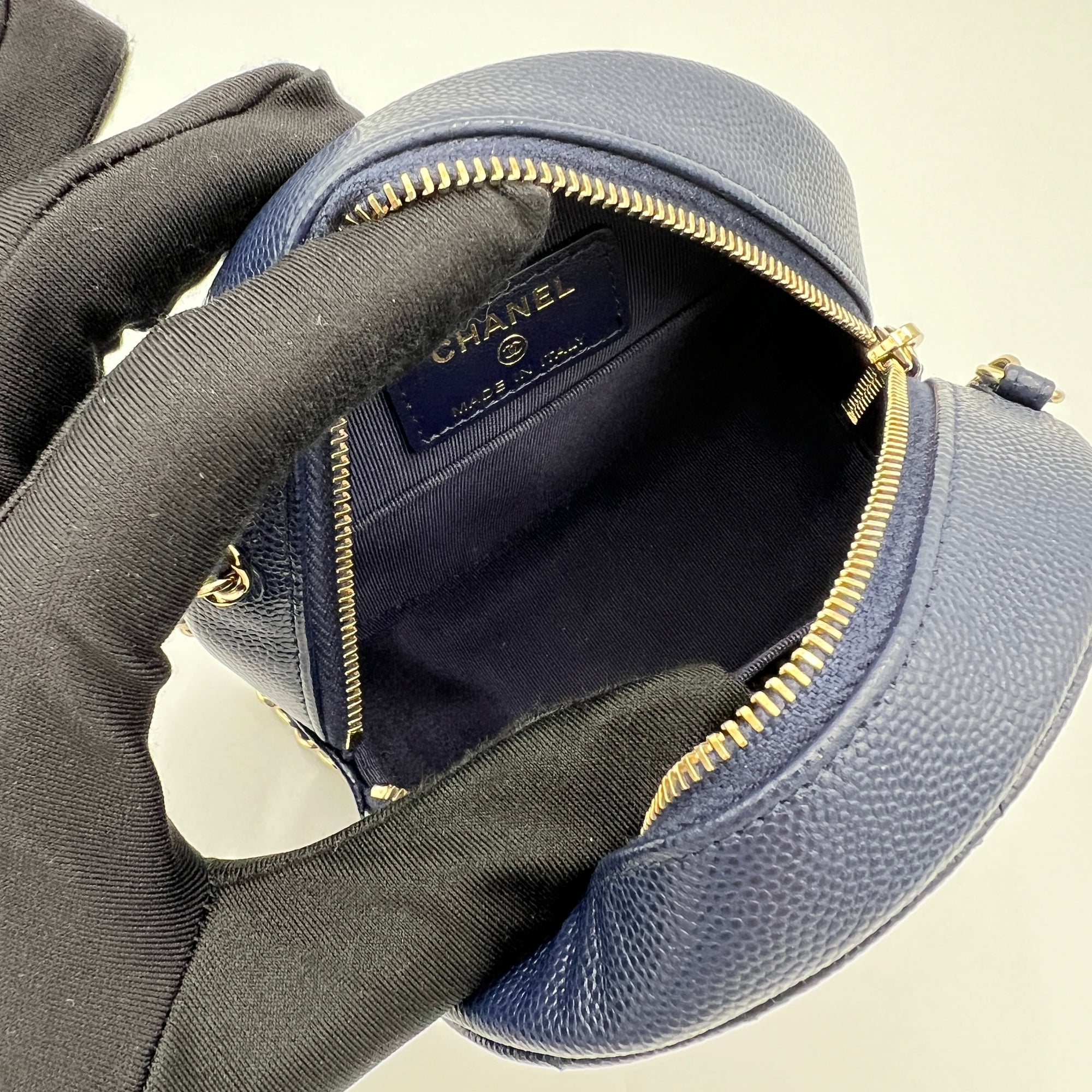 Classic Round Navy Crossbody Bag in Caviar Leather, Gold hardware