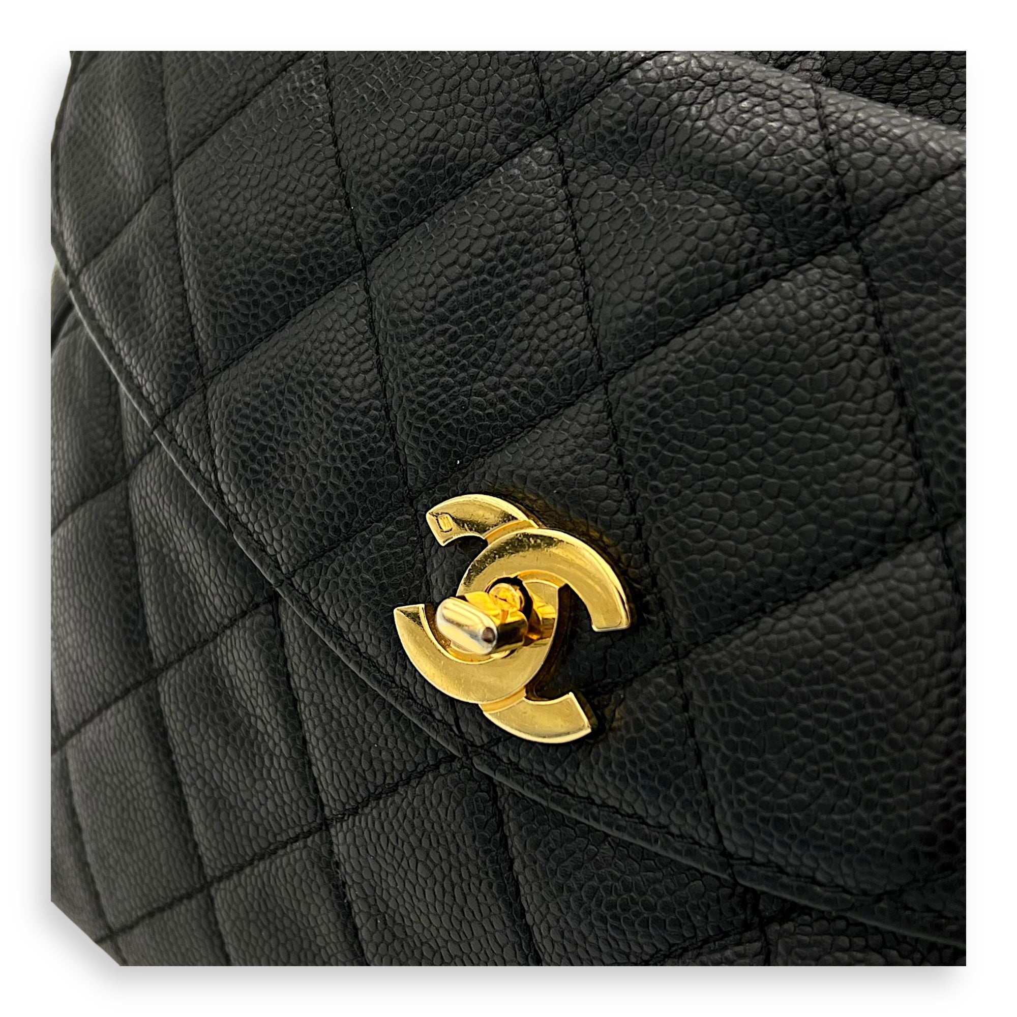 Vintage CC lock Shoulder Bag Black in Caviar Leather, Gold hardware