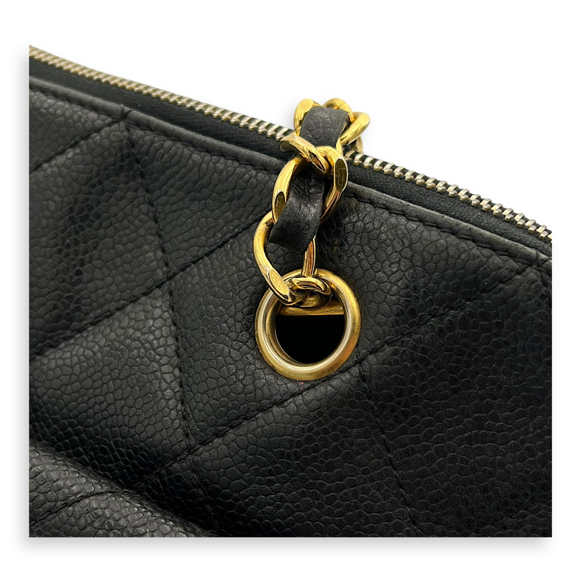 Vintage CC lock Shoulder Bag Black in Caviar Leather, Gold hardware