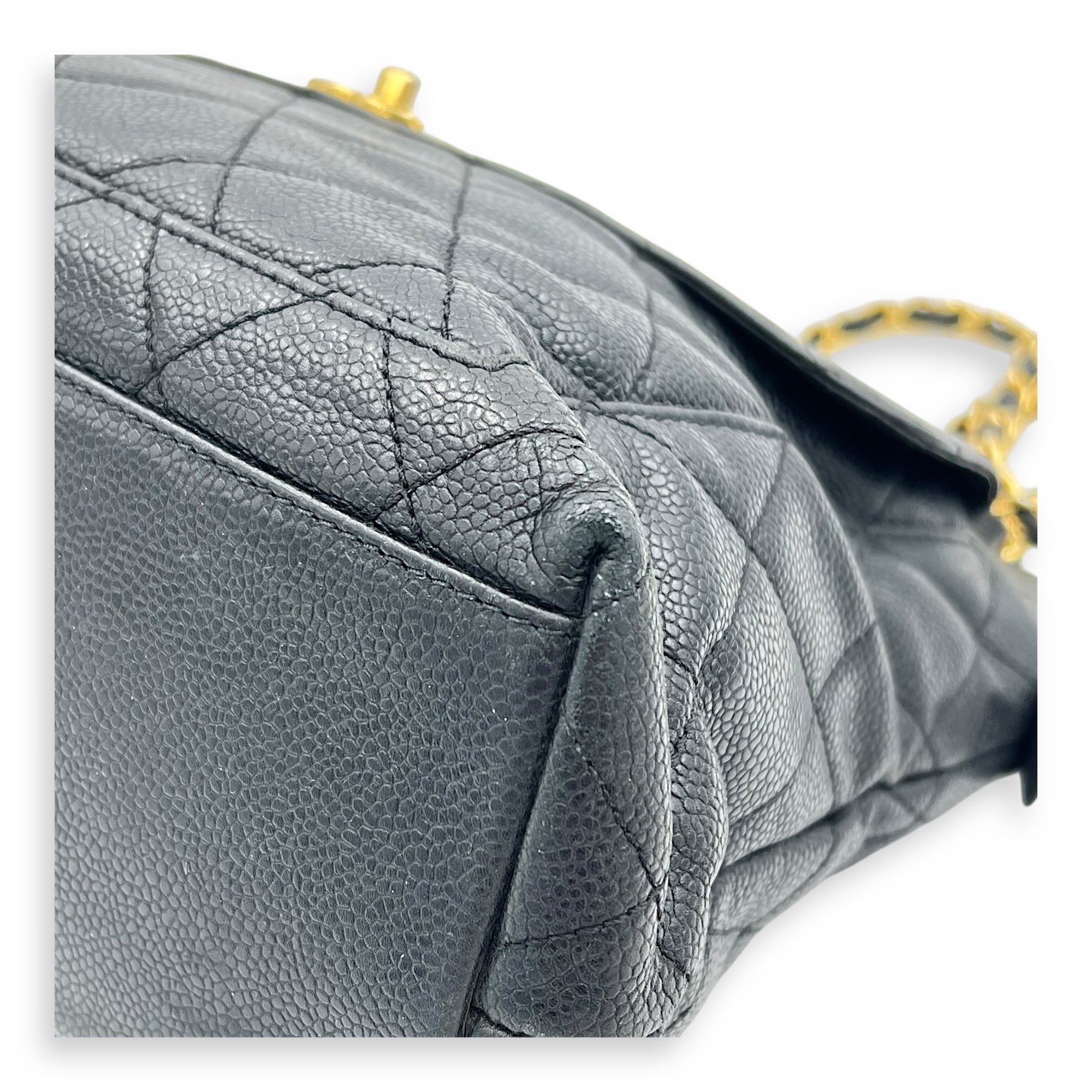 Vintage CC lock Shoulder Bag Black in Caviar Leather, Gold hardware