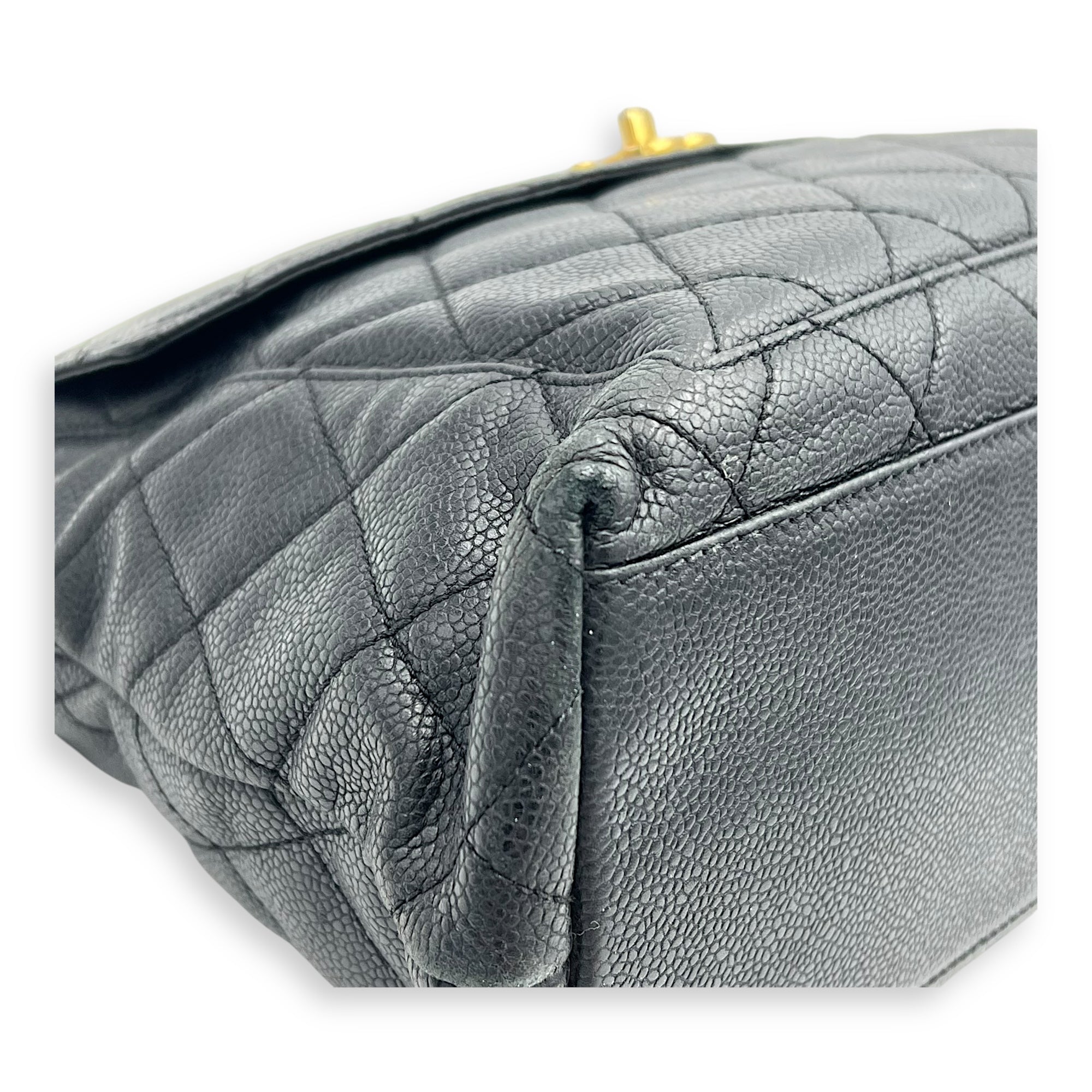 Vintage CC lock Shoulder Bag Black in Caviar Leather, Gold hardware