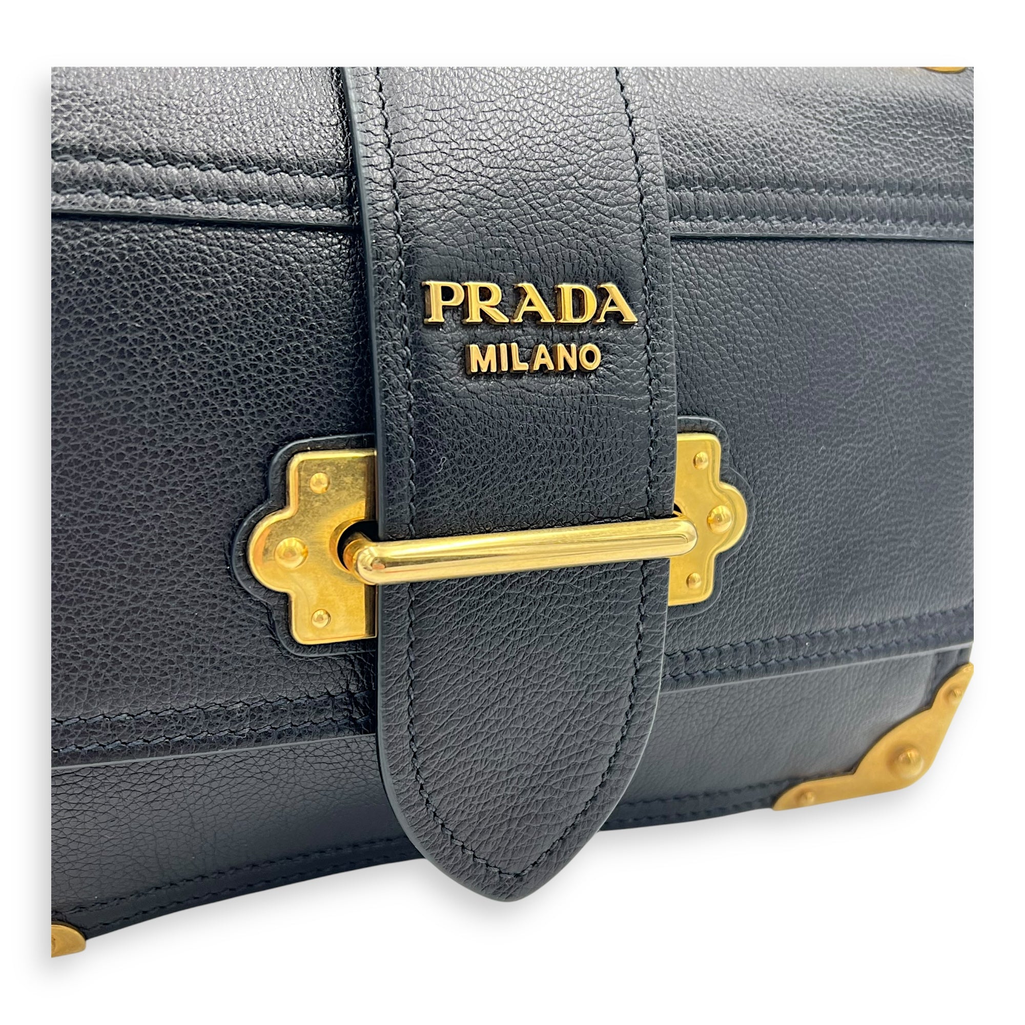 Cahier Shoulder Bag Black in Calfskin, Gold hardware