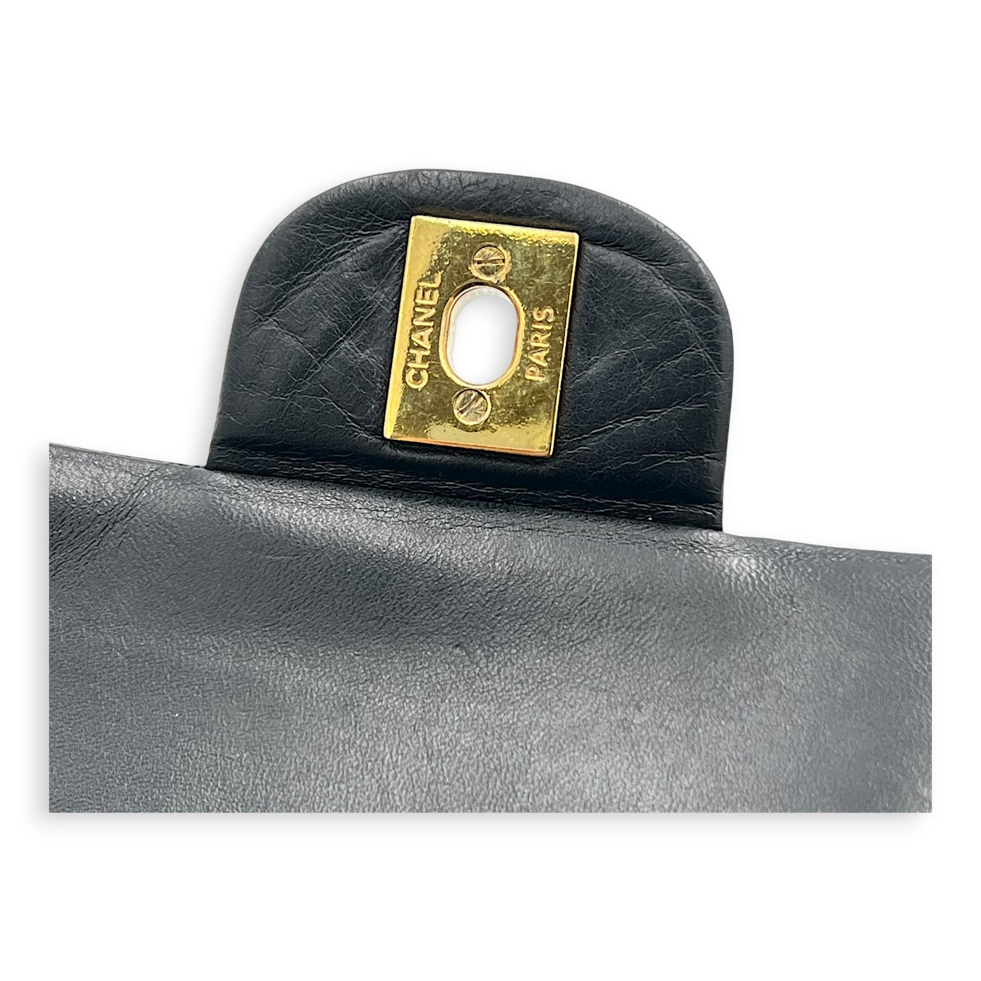 Classic Shoulder Bag Medium Black in Lambskin, Gold hardware