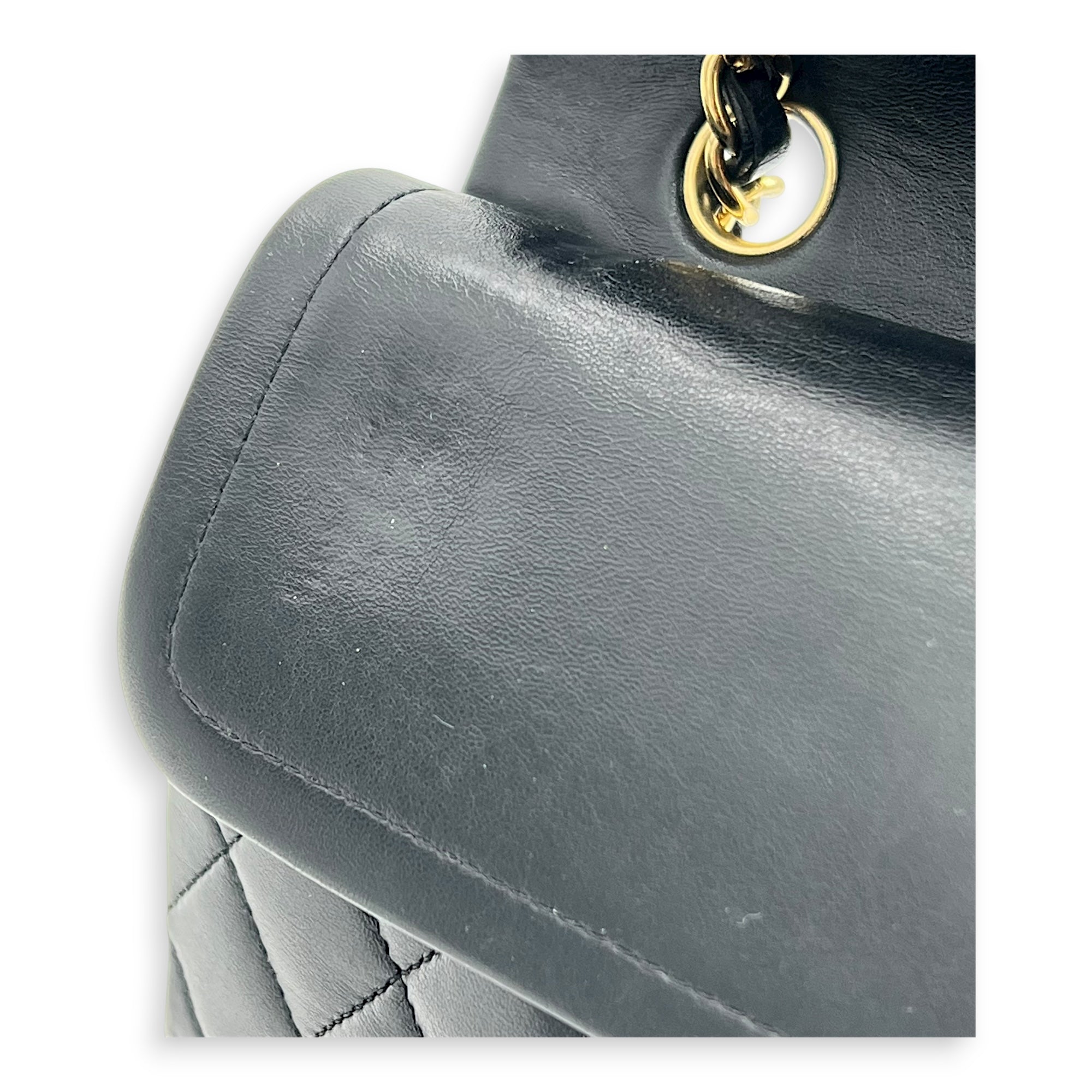 Classic Shoulder Bag Medium Black in Lambskin, Gold hardware