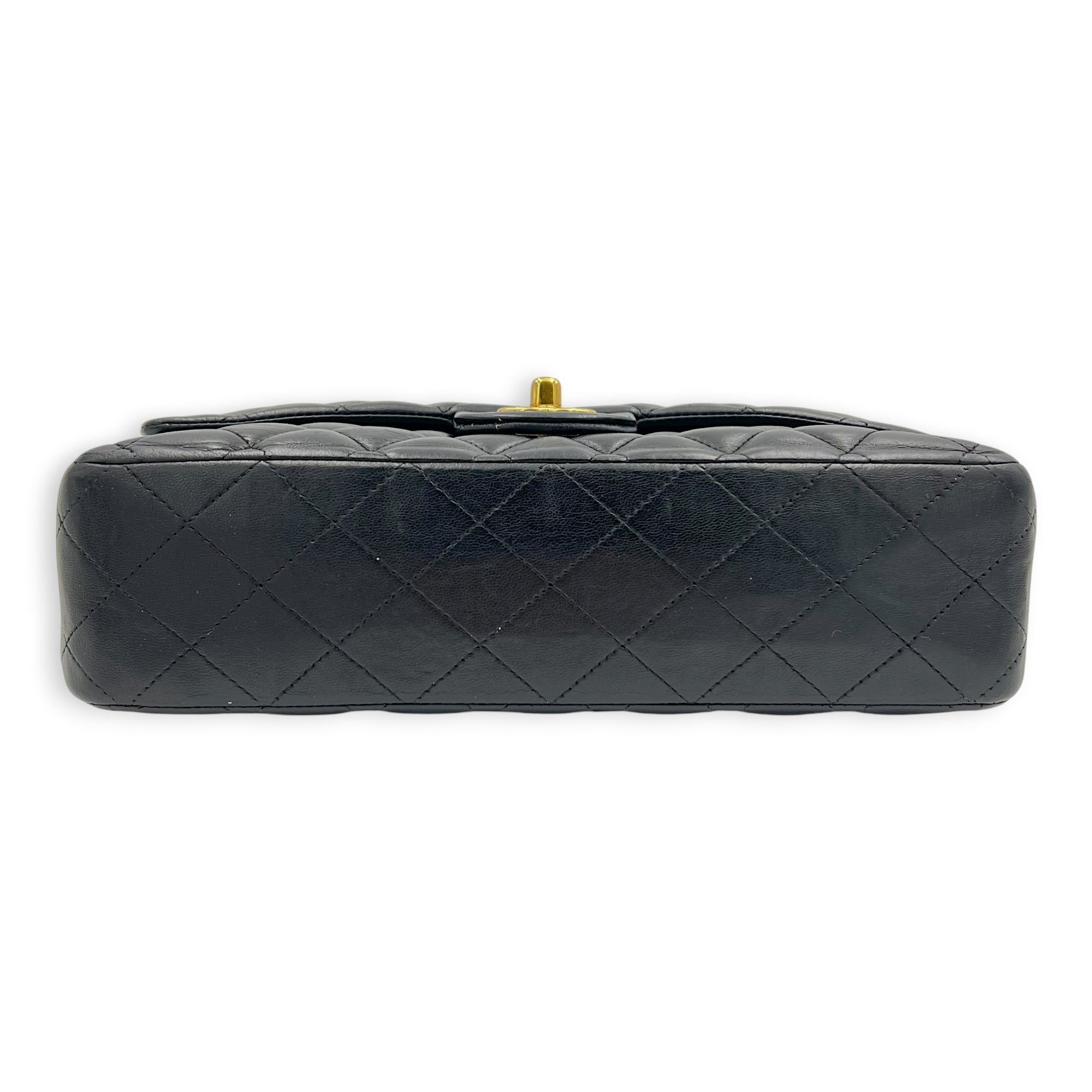Classic Shoulder Bag Medium Black in Lambskin, Gold hardware