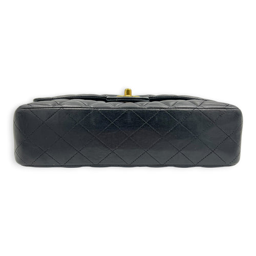 Classic Shoulder Bag Medium Black in Lambskin, Gold hardware