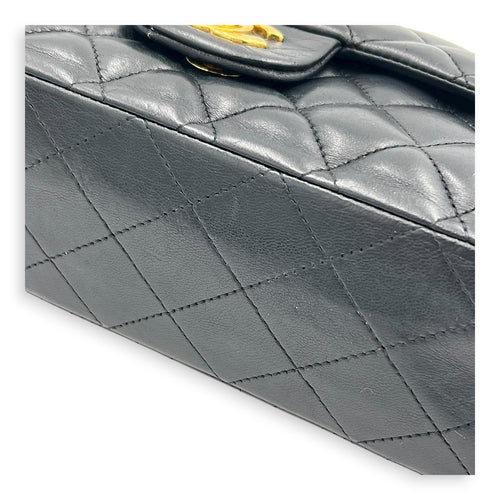 Classic Shoulder Bag Medium Black in Lambskin, Gold hardware