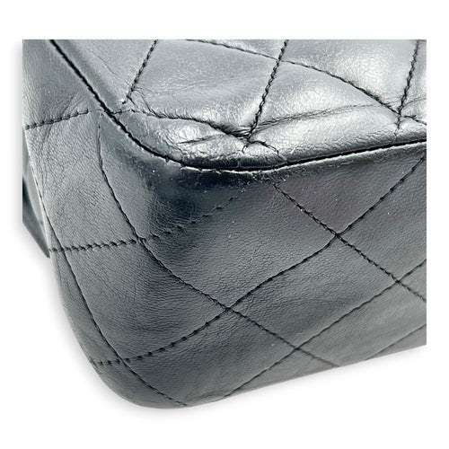 Classic Shoulder Bag Medium Black in Lambskin, Gold hardware