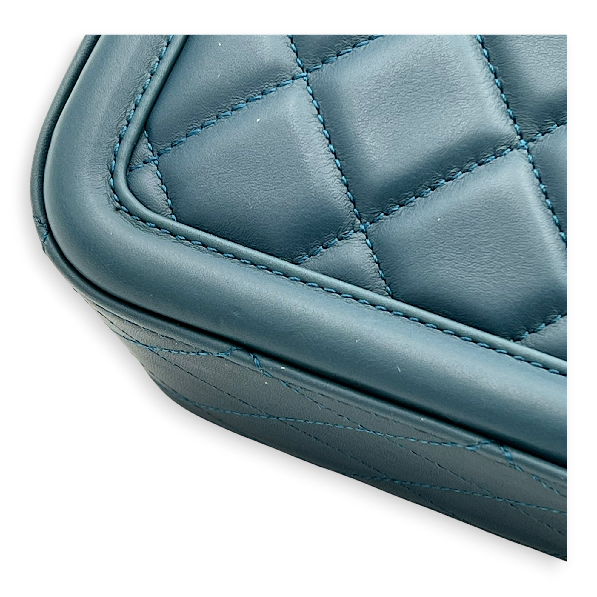 Quilted Green Shoulder Bag in Calfskin, Gold hardware