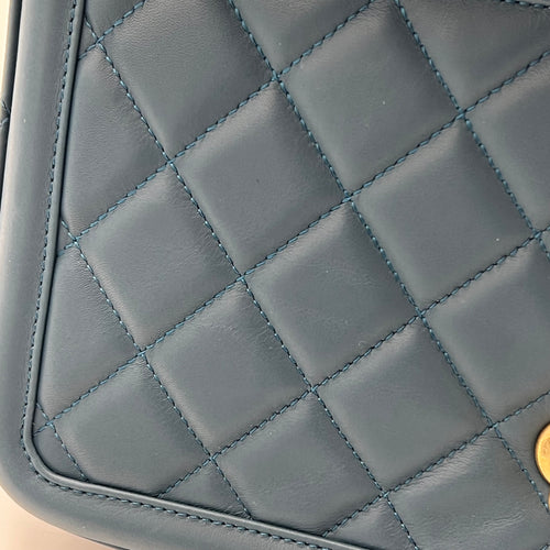 Quilted Green Shoulder Bag in Calfskin, Gold hardware