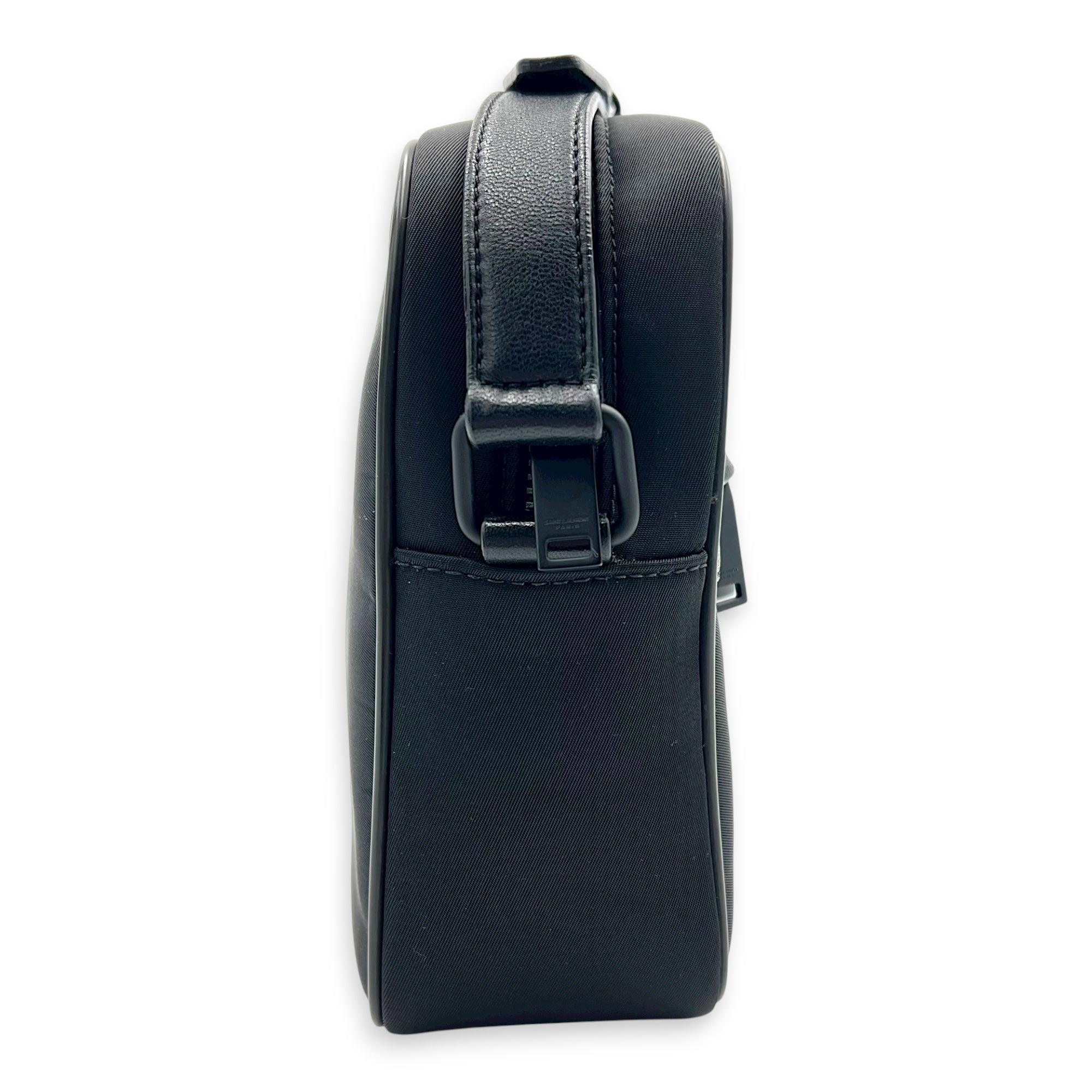 Others Messenger Black in Nylon, Matte black hardware