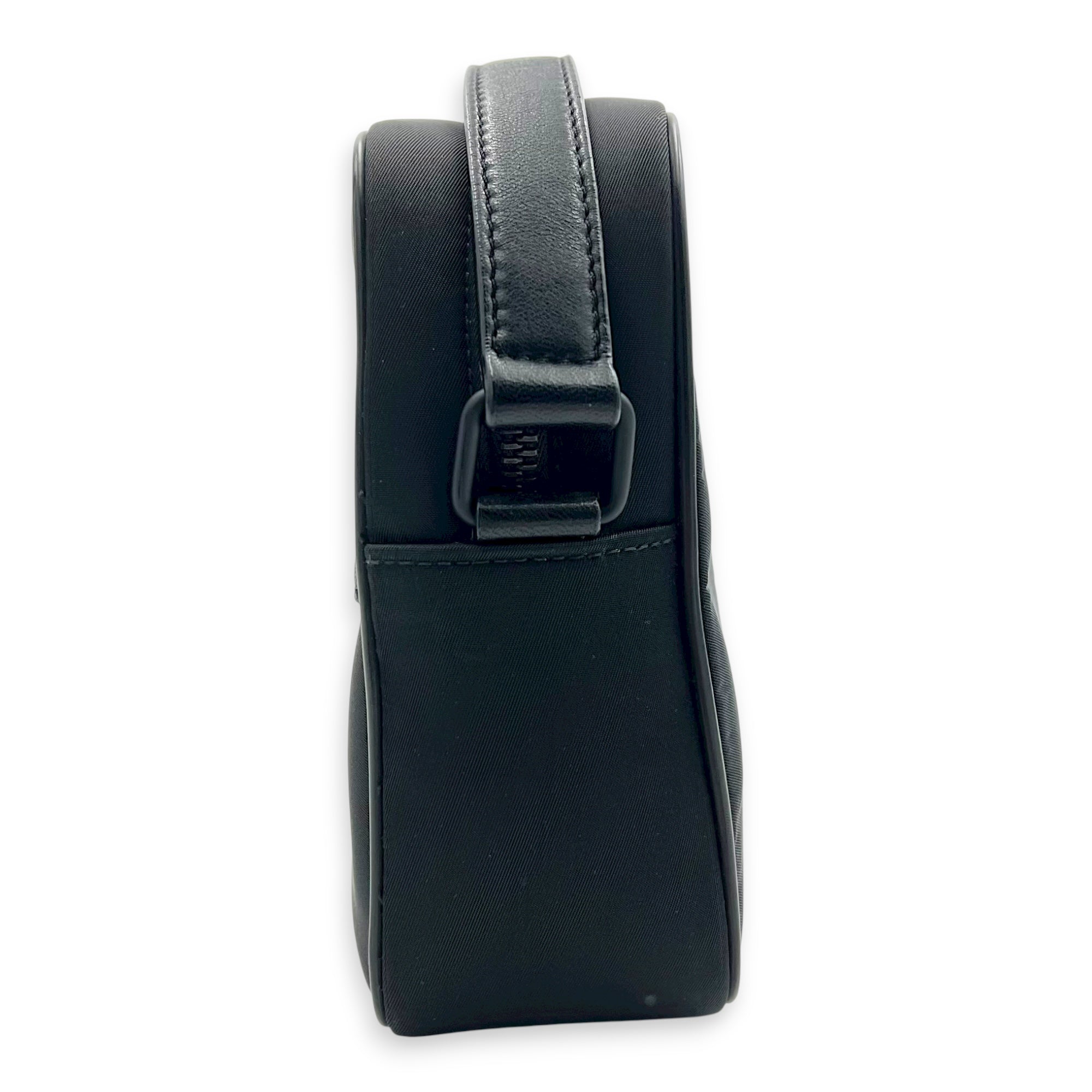 Others Messenger Black in Nylon, Matte black hardware