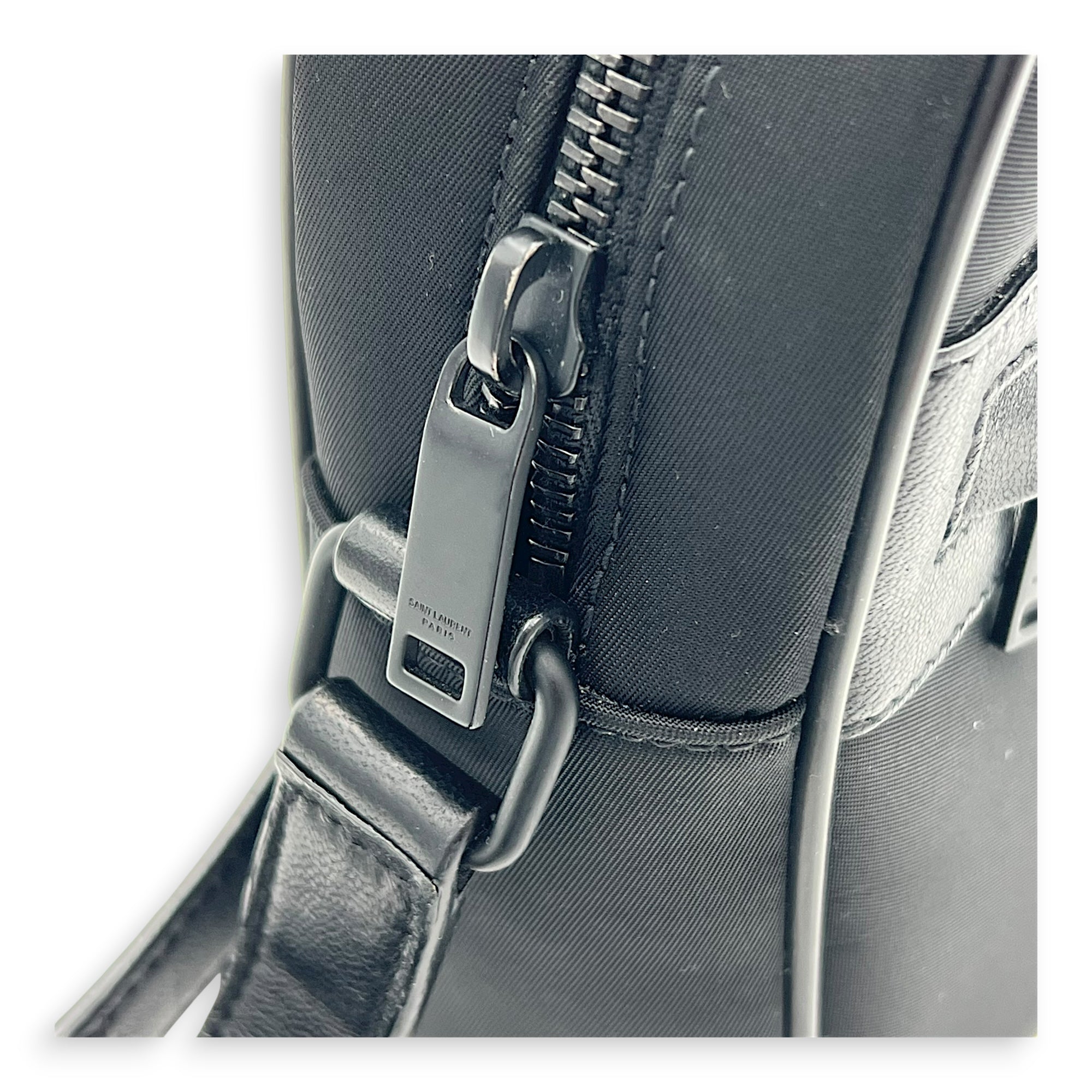 Others Messenger Black in Nylon, Matte black hardware