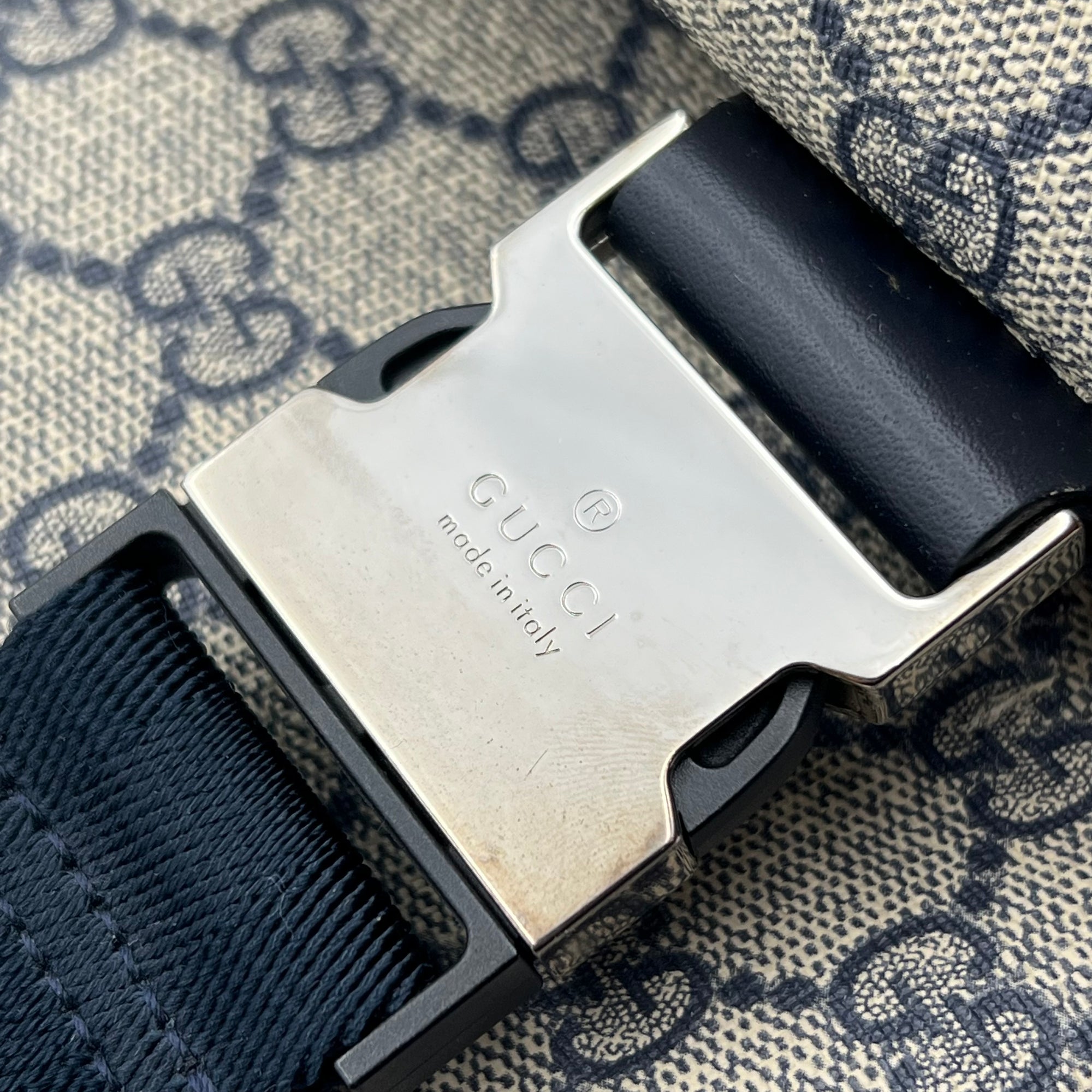 Guccissima Messenger Blue in Coated Canvas, Silver hardware