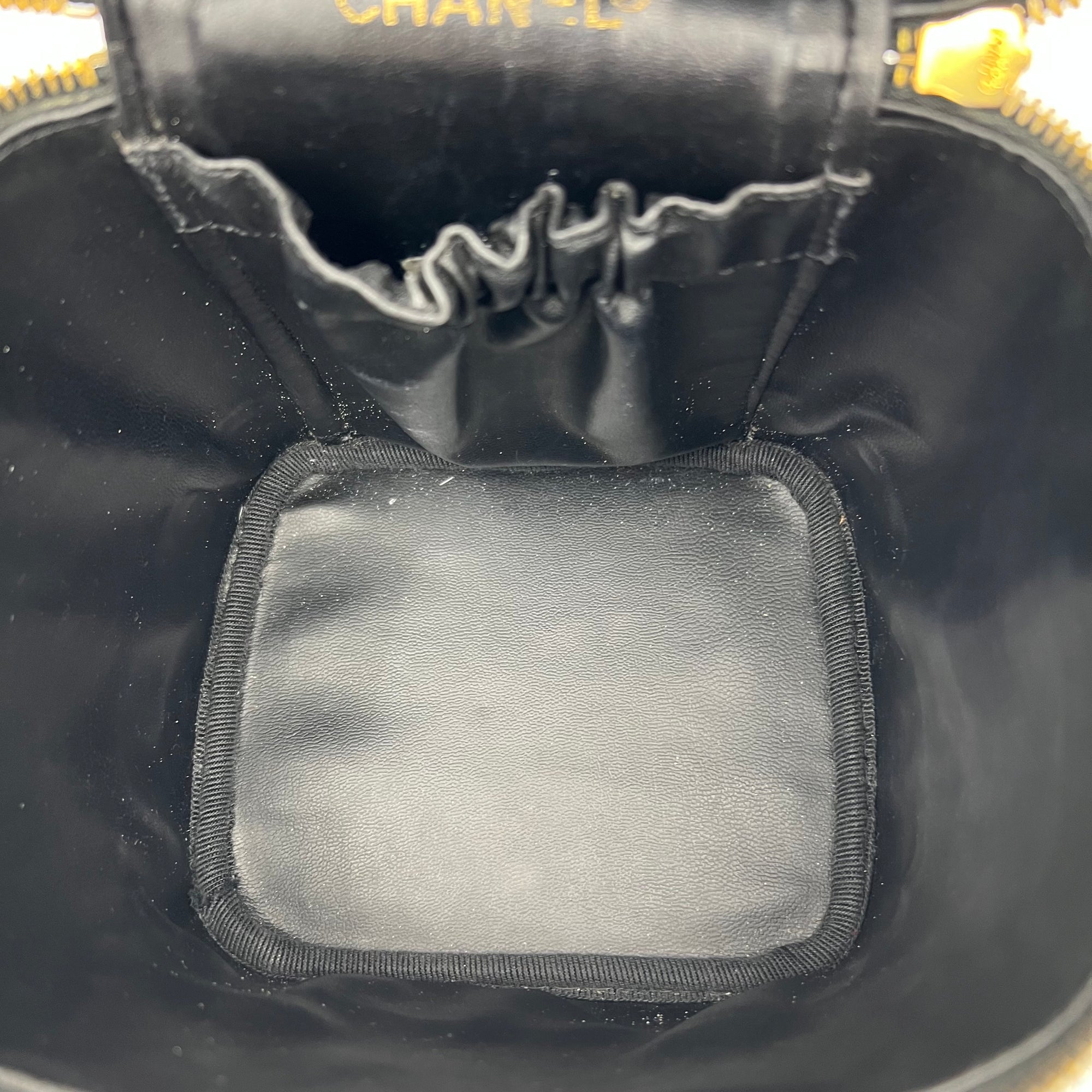 Vintage Vanity Bag Black in Calfskin, Gold hardware