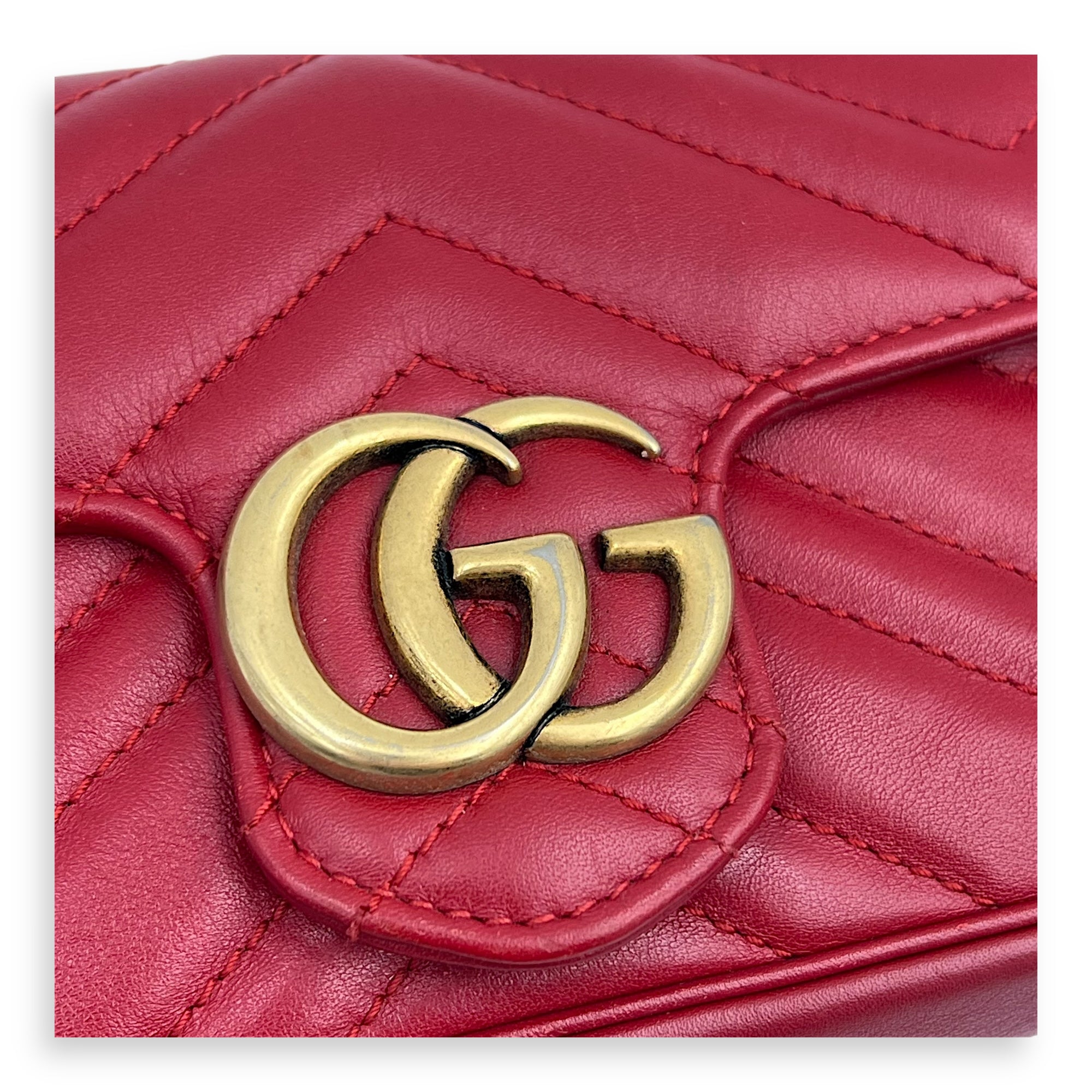 GG Marmont Super Mini Red Shoulder Bag in Calfskin, Gold hardware