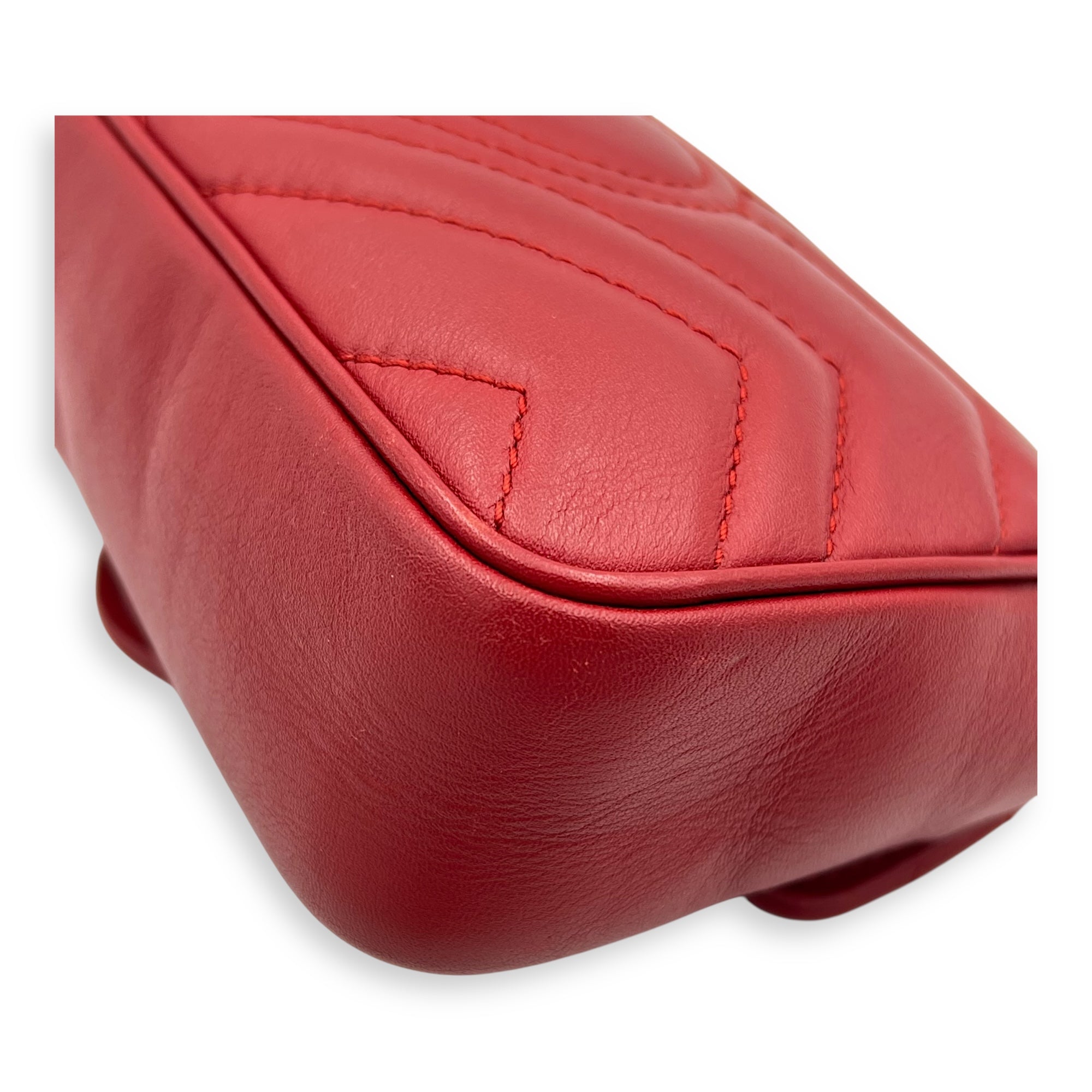 GG Marmont Super Mini Red Shoulder Bag in Calfskin, Gold hardware