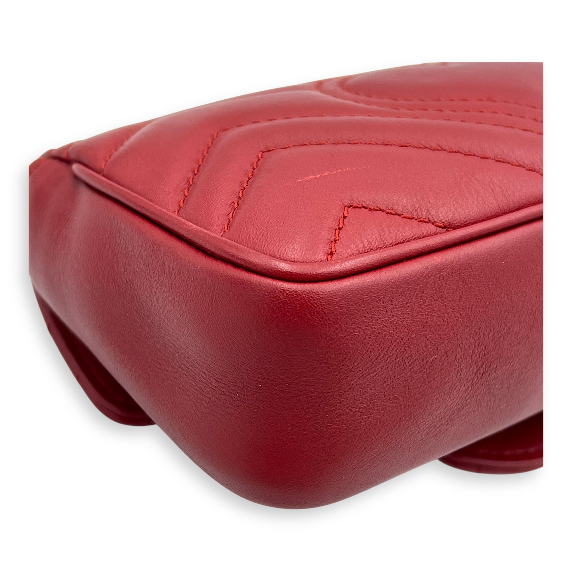 GG Marmont Super Mini Red Shoulder Bag in Calfskin, Gold hardware