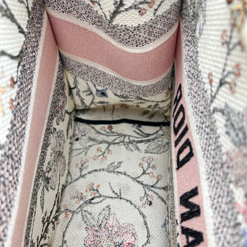 Book Tote Tote Bag Medium White in Jacquard