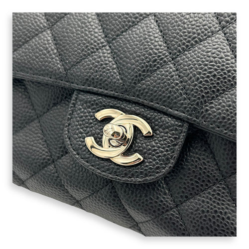 Classic Shoulder Bag Medium Black in Caviar Leather, Silver hardware