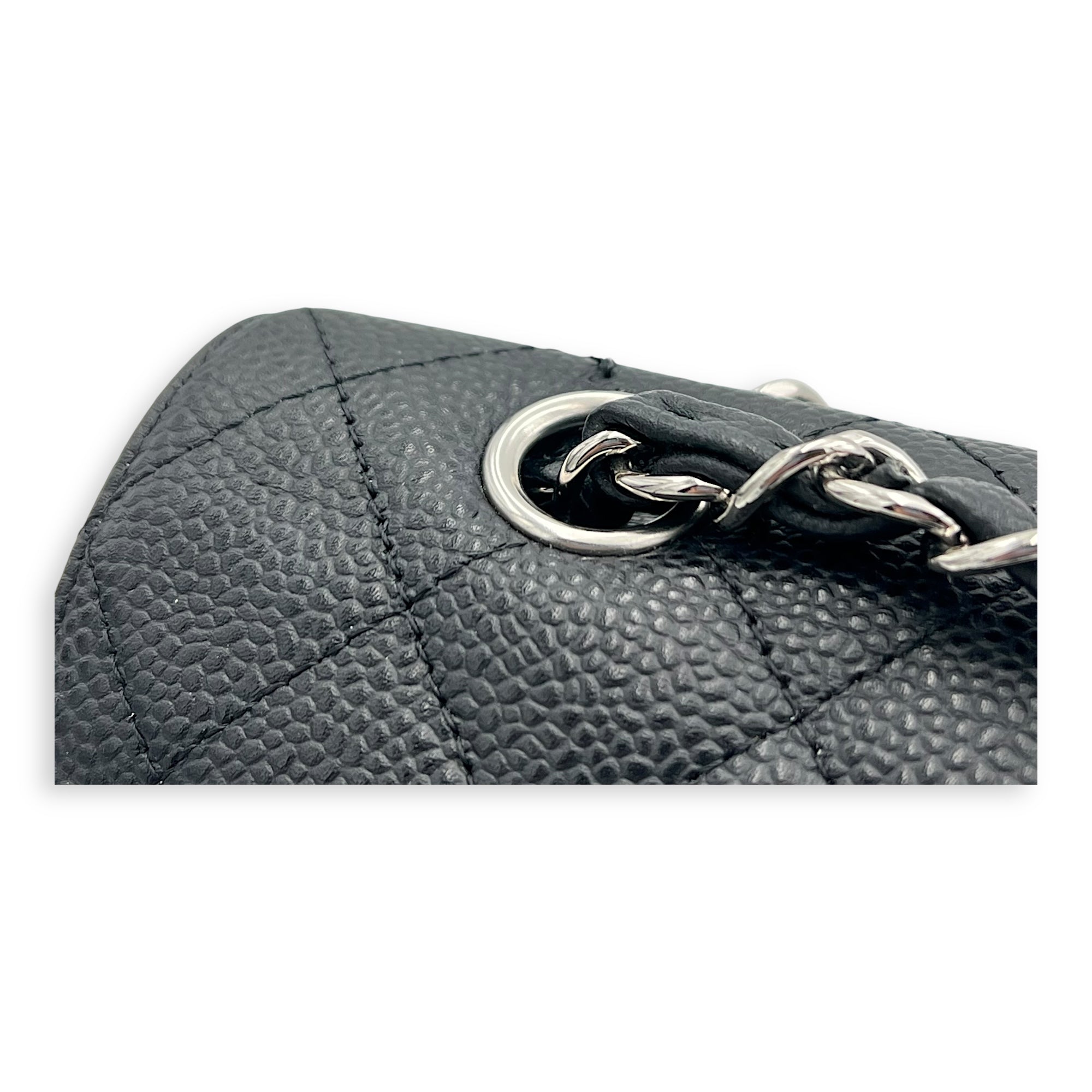 Classic Shoulder Bag Medium Black in Caviar Leather, Silver hardware