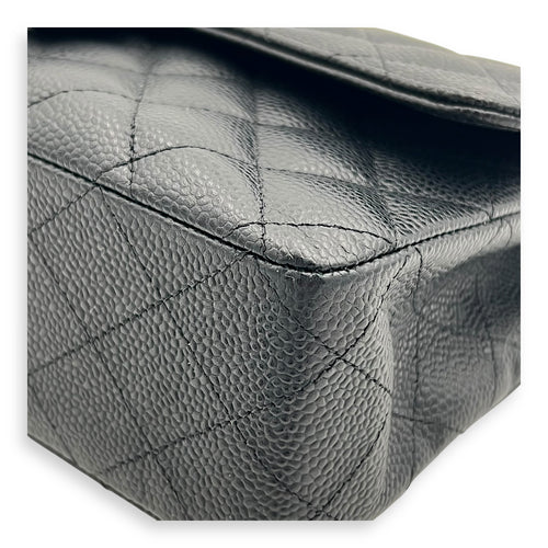 Classic Shoulder Bag Medium Black in Caviar Leather, Silver hardware
