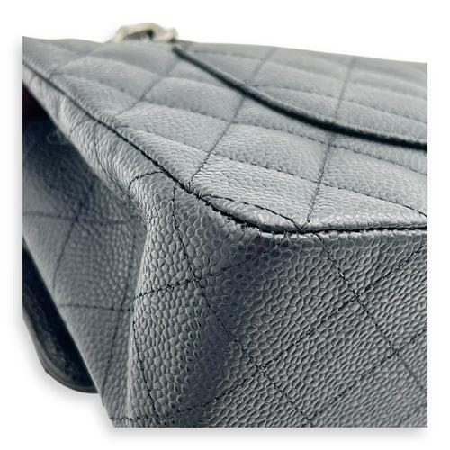 Classic Shoulder Bag Medium Black in Caviar Leather, Silver hardware