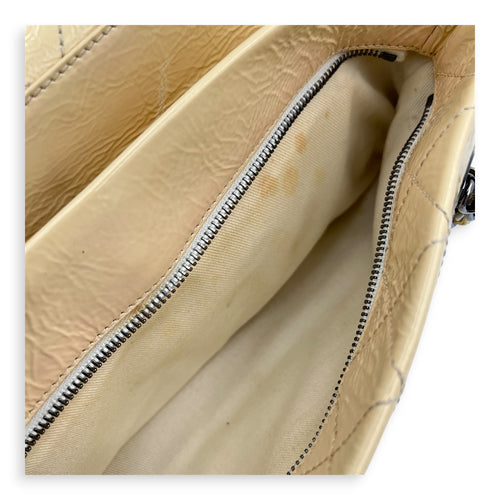 Vintage CC lock Shoulder Bag Beige in Patent Leather, Silver hardware