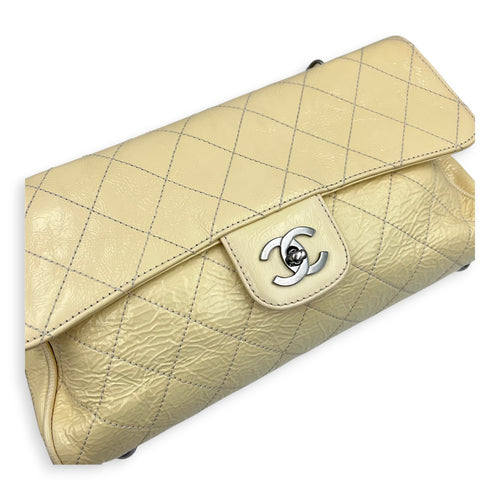 Vintage CC lock Shoulder Bag Beige in Patent Leather, Silver hardware