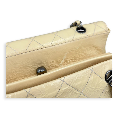 Vintage CC lock Shoulder Bag Beige in Patent Leather, Silver hardware