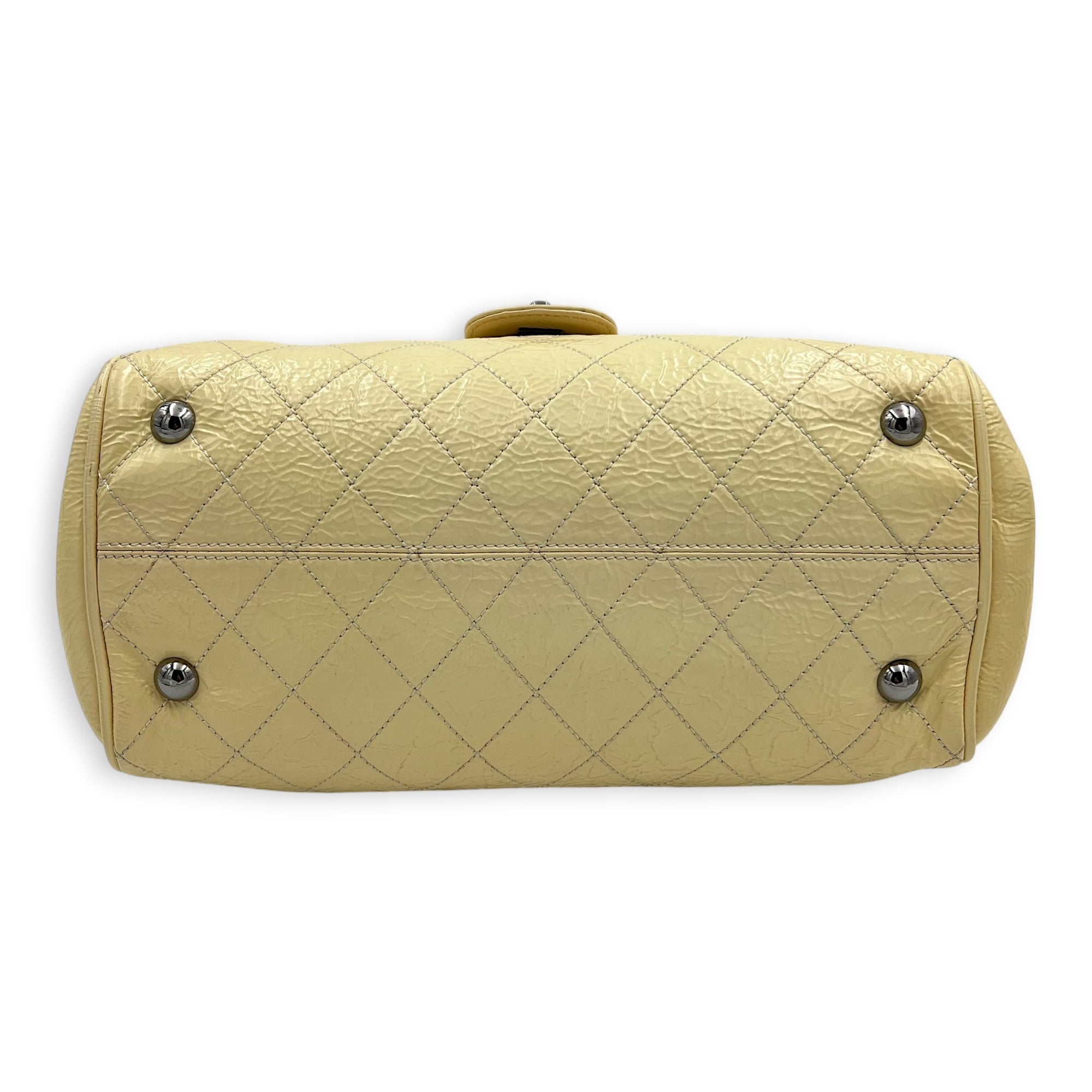 Vintage CC lock Shoulder Bag Beige in Patent Leather, Silver hardware