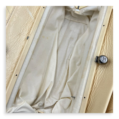 Vintage CC lock Shoulder Bag Beige in Patent Leather, Silver hardware