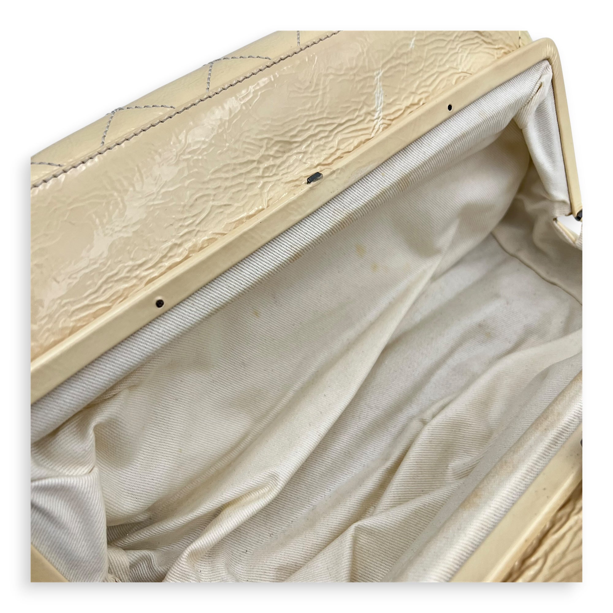 Vintage CC lock Shoulder Bag Beige in Patent Leather, Silver hardware