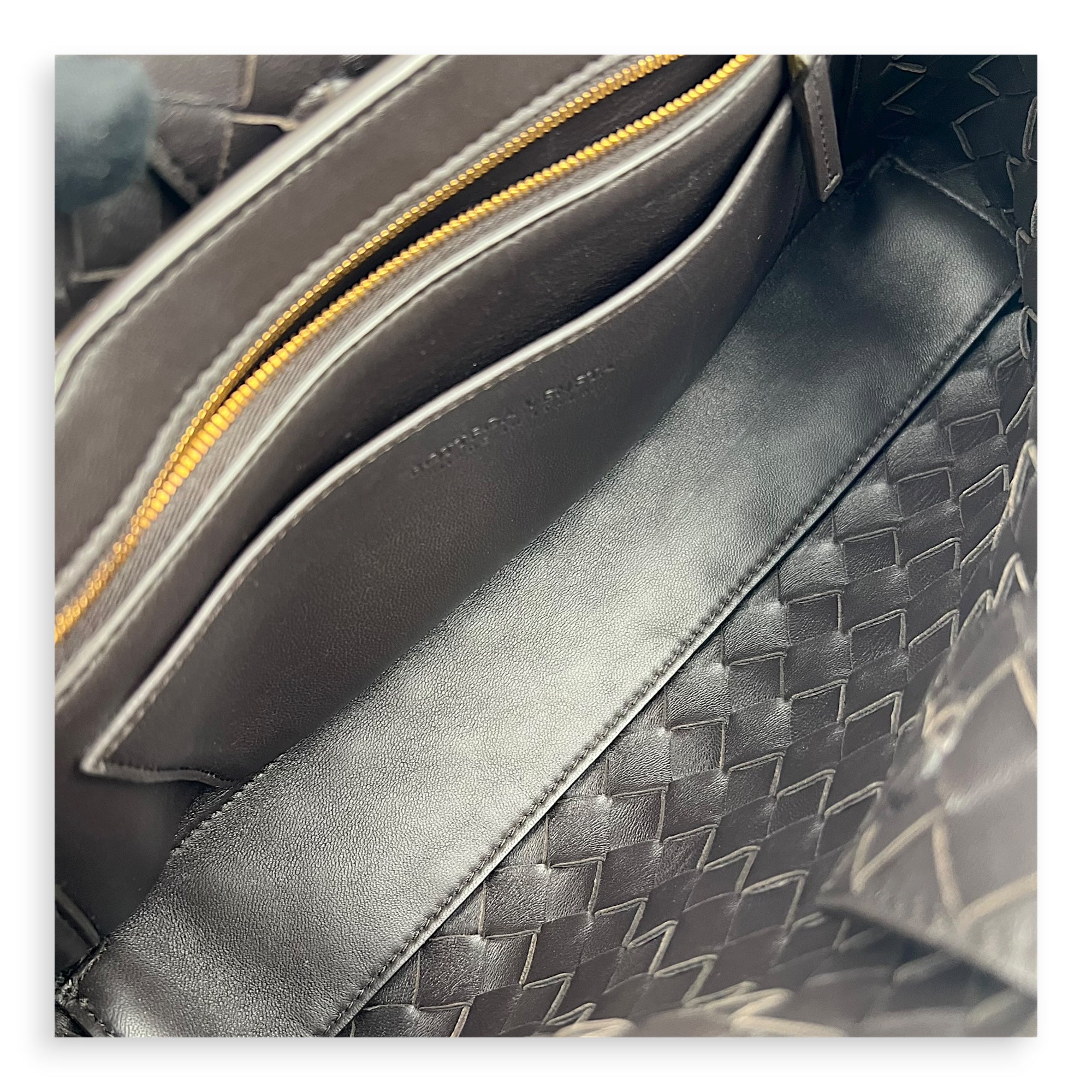 Andiamo Shoulder Bag East West Fondant in Nappa Intrecciato, Gold hardware