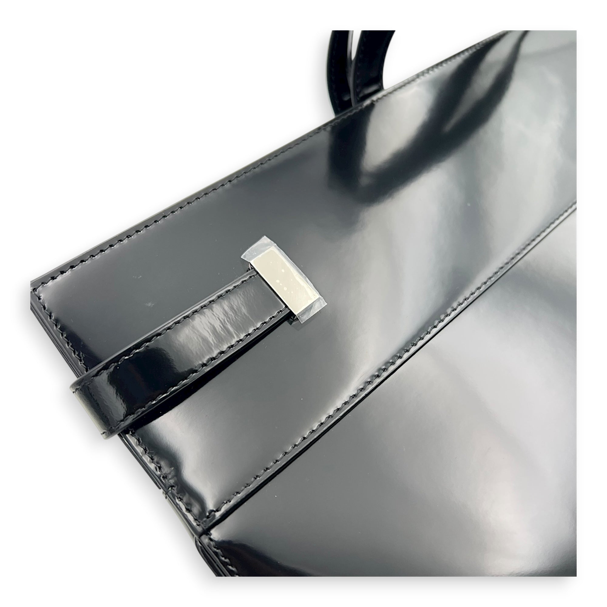 Manhattan Tote Bag Black in Patent Leather, Gold hardware