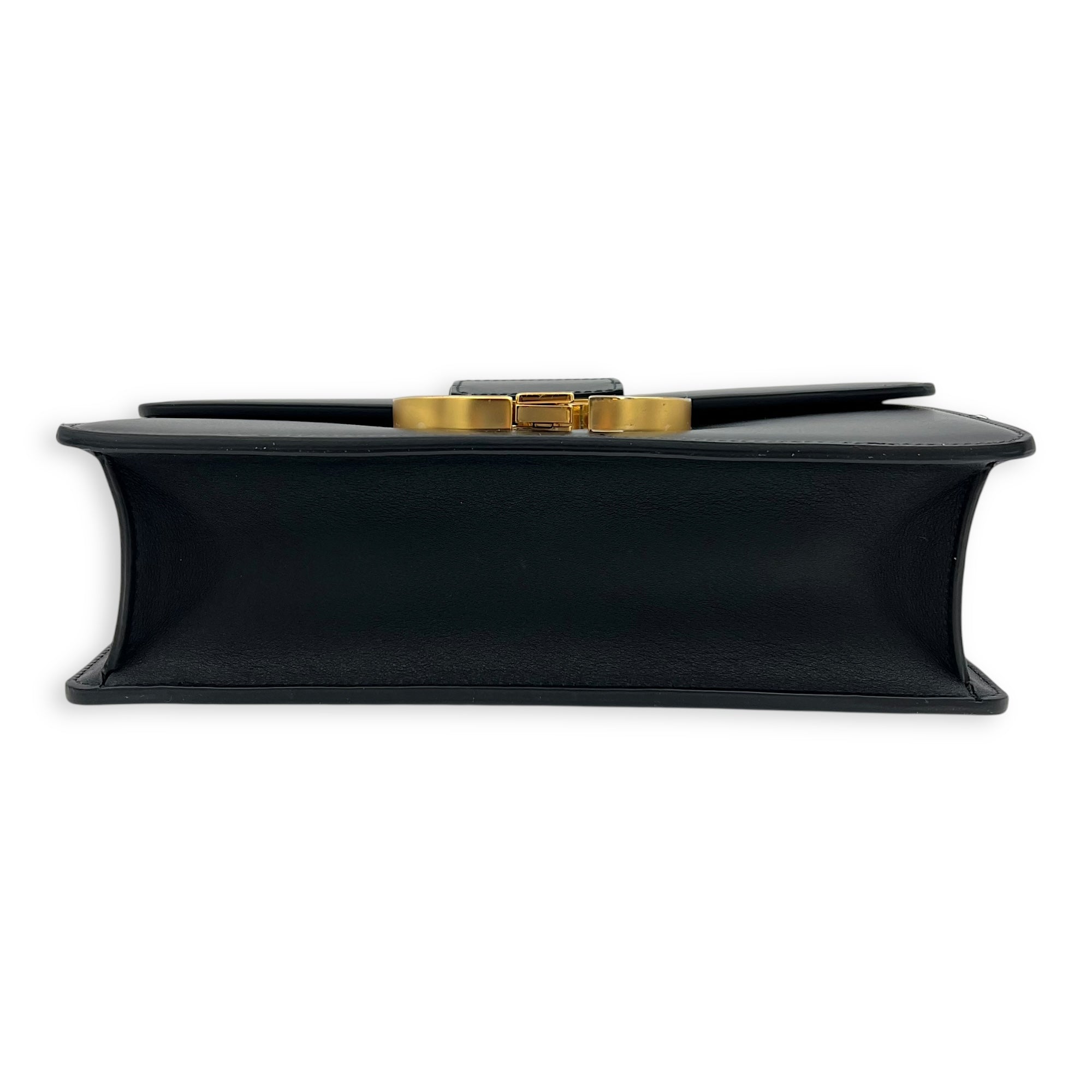 30 Montaigne Shoulder Bag Medium Black in Calfskin, Gold hardware