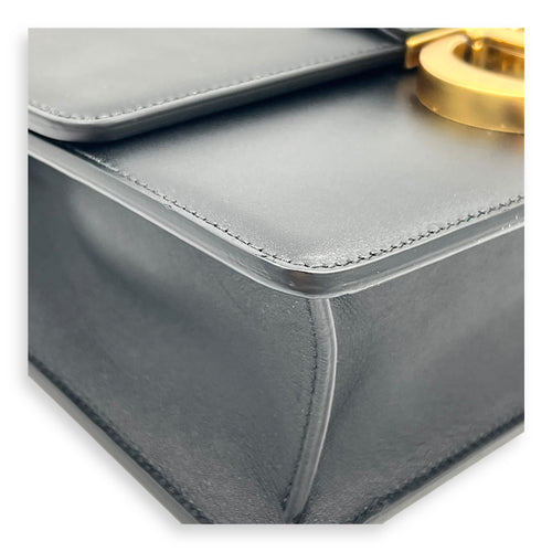 30 Montaigne Shoulder Bag Medium Black in Calfskin, Gold hardware